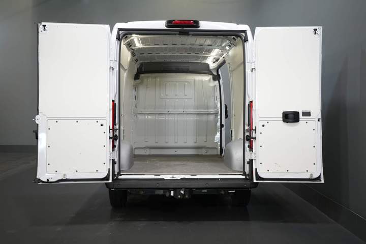 Fiat Ducato Van 35 2.3 MJ 140 hp ZF Aut. L2H2 2.5t Trekverm./ Camera/ Cruise/ PDC/ Bluetooth/ Towbar/ Airco