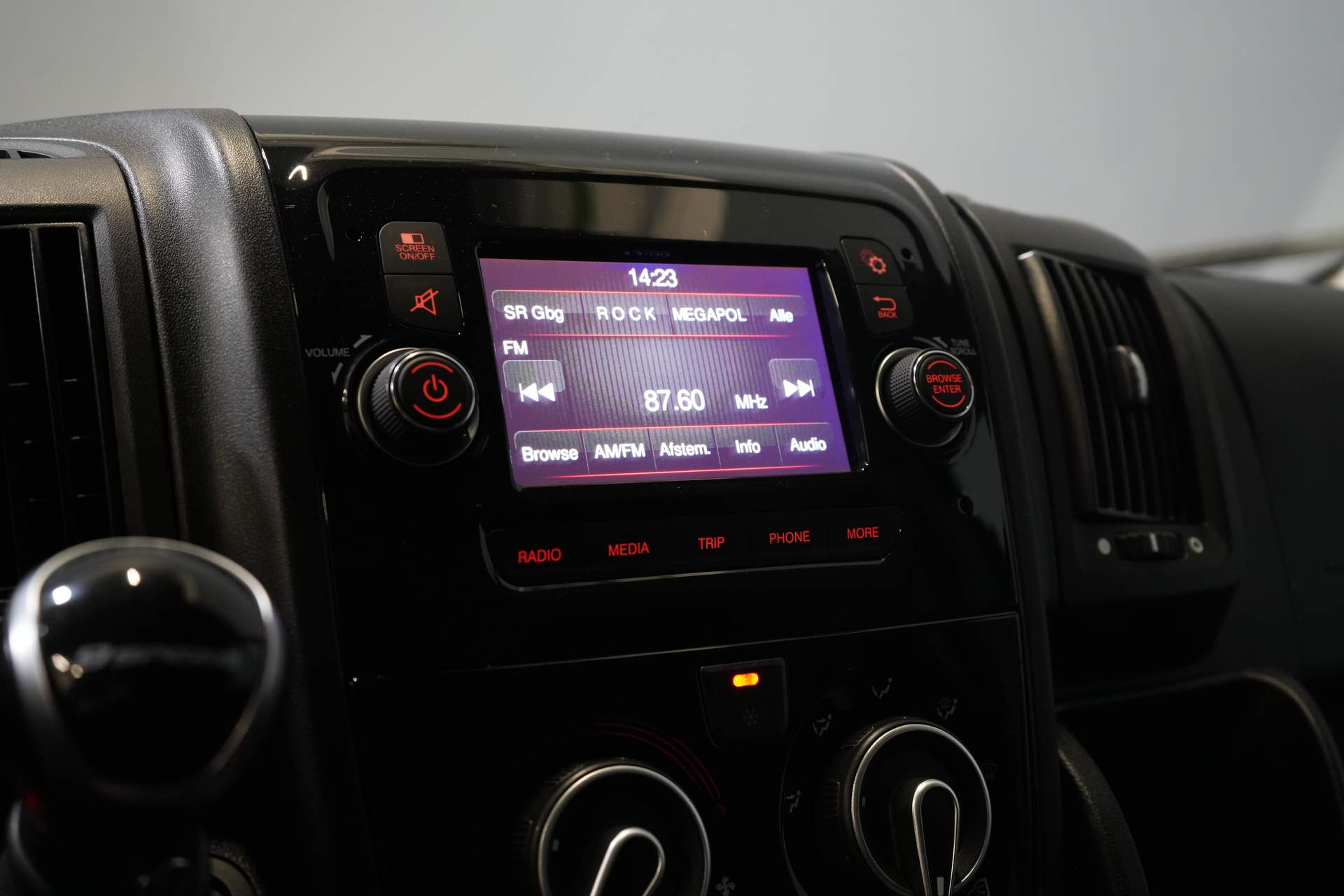 Fiat Ducato Van 35 2.3 MJ 140 hp ZF Aut. L2H2 2.5t Trekverm./ Camera/ Cruise/ PDC/ Bluetooth/ Towbar/ Airco