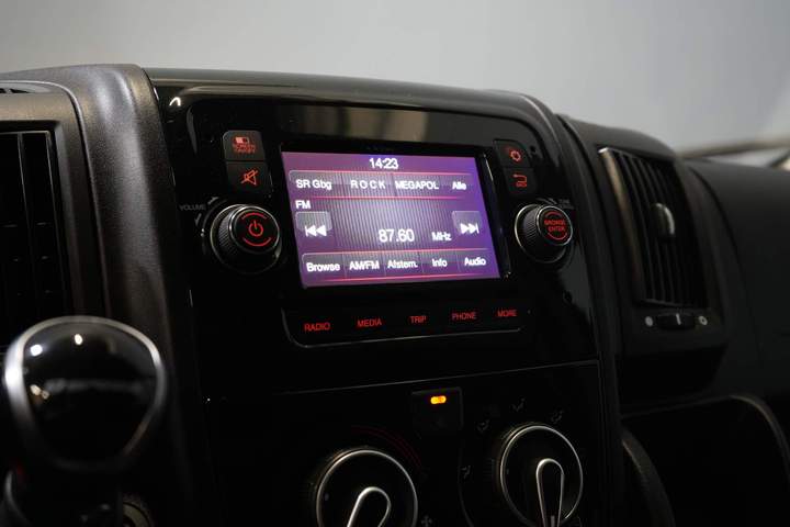 Fiat Ducato Van 35 2.3 MJ 140 hp ZF Aut. L2H2 2.5t Trekverm./ Camera/ Cruise/ PDC/ Bluetooth/ Towbar/ Airco