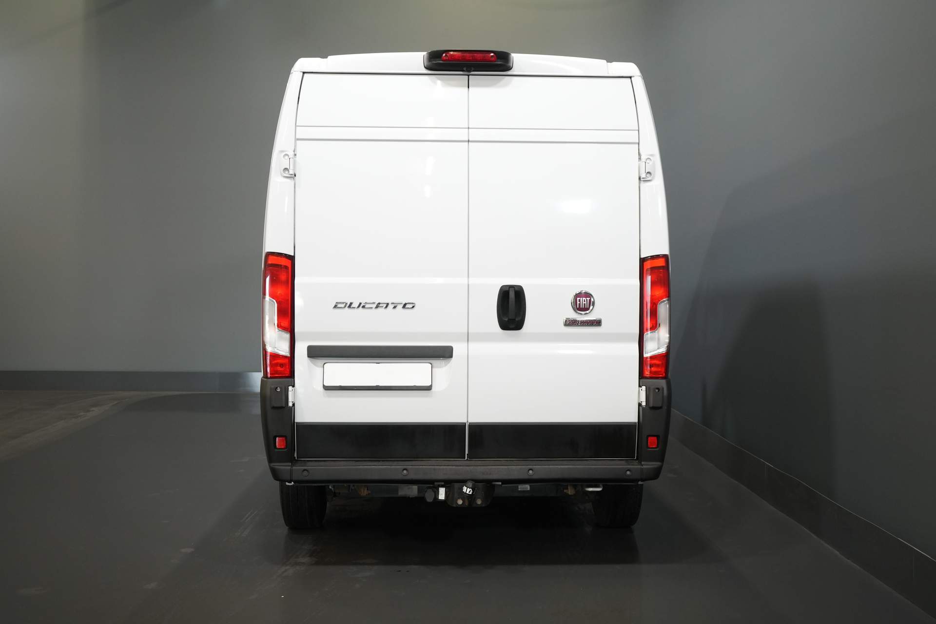 Fiat Ducato Van 35 2.3 MJ 140 hp ZF Aut. L2H2 2.5t Trekverm./ Camera/ Cruise/ PDC/ Bluetooth/ Towbar/ Airco