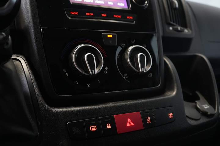 Fiat Ducato Van 35 2.3 MJ 140 hp ZF Aut. L2H2 2.5t Trekverm./ Camera/ Cruise/ PDC/ Bluetooth/ Towbar/ Airco