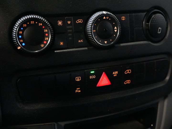 Mercedes-Benz Sprinter Пасажирський транспорт 213 2.2 CDI Авт. L2H2 €13 915,- Вкл. ПДВ (BPM FREE) ЕКСПОРТ Комбі/ 9 осіб/ Kombi/ 9P/ LMV/ Airco/ PDC