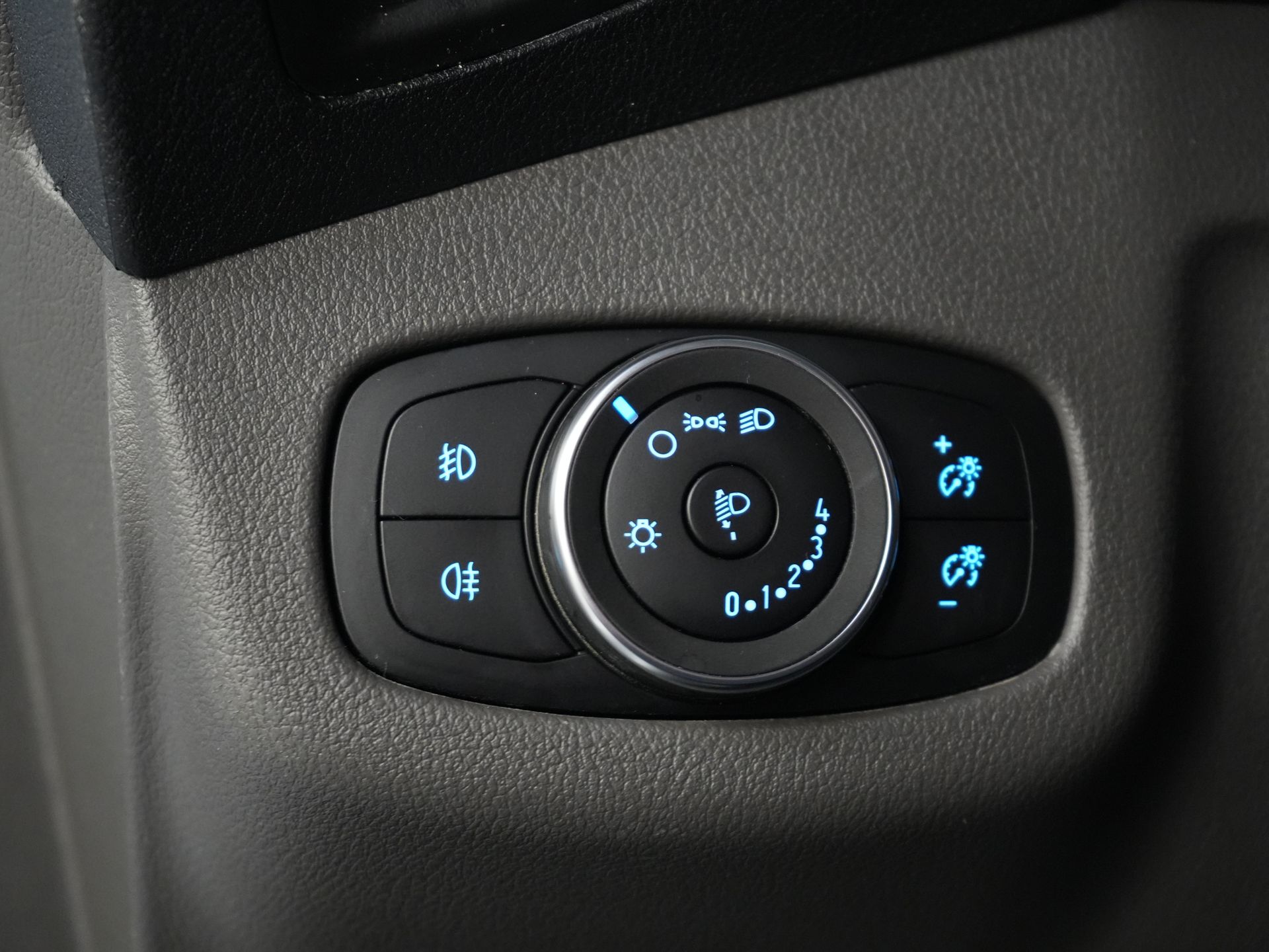 Ford Transit Connect Van 1.0 Ecoboost 100 cv Trend BENZINA BPM FREE! Riscaldatore del cavalletto/ Riscaldamento dei sedili/ PDC/ Crociera/ Barra di traino/ Aria condizionata
