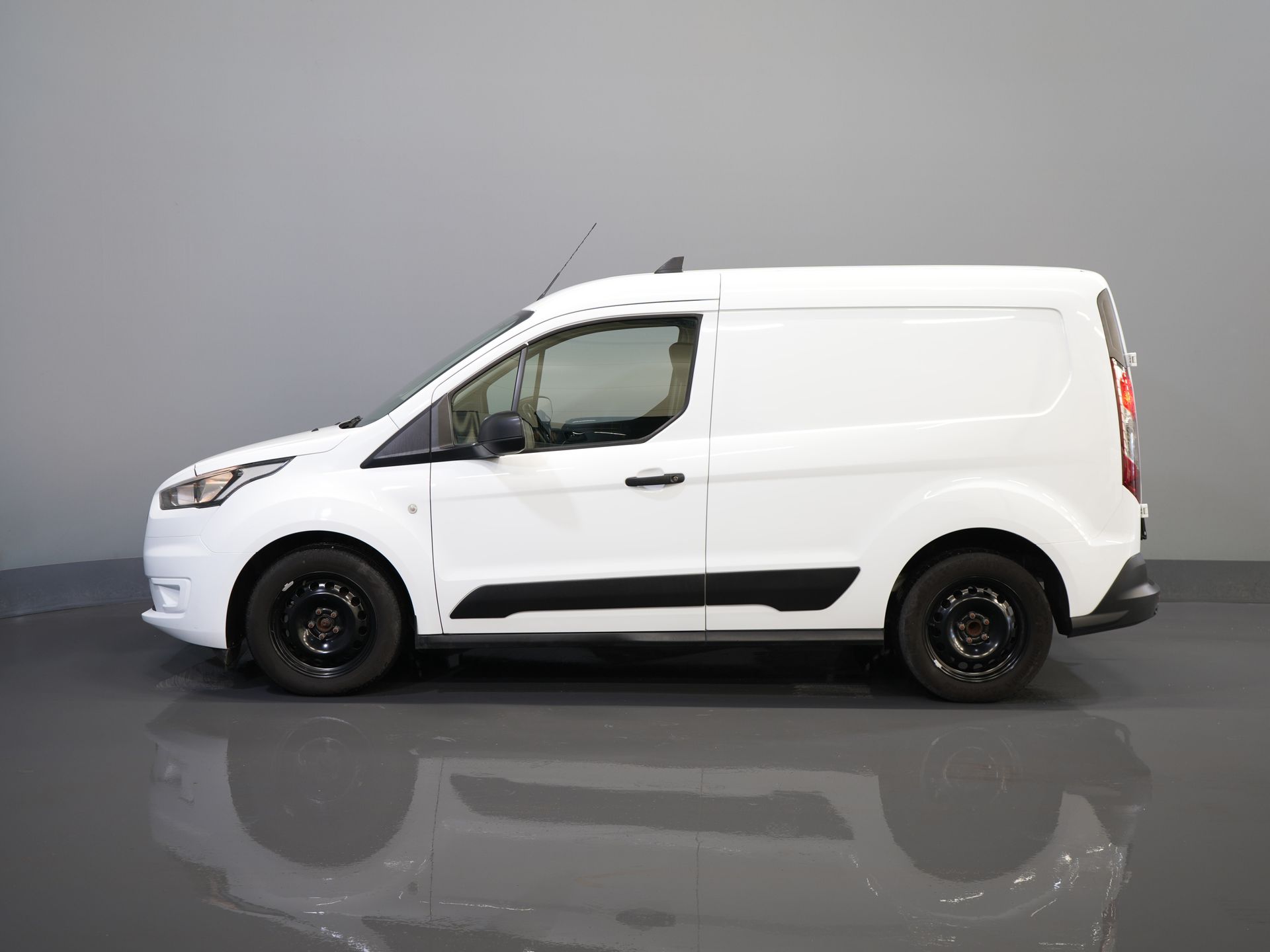 Ford Transit Connect Van 1.0 Ecoboost 100 cv Trend BENZINA BPM FREE! Riscaldatore del cavalletto/ Riscaldamento dei sedili/ PDC/ Crociera/ Barra di traino/ Aria condizionata