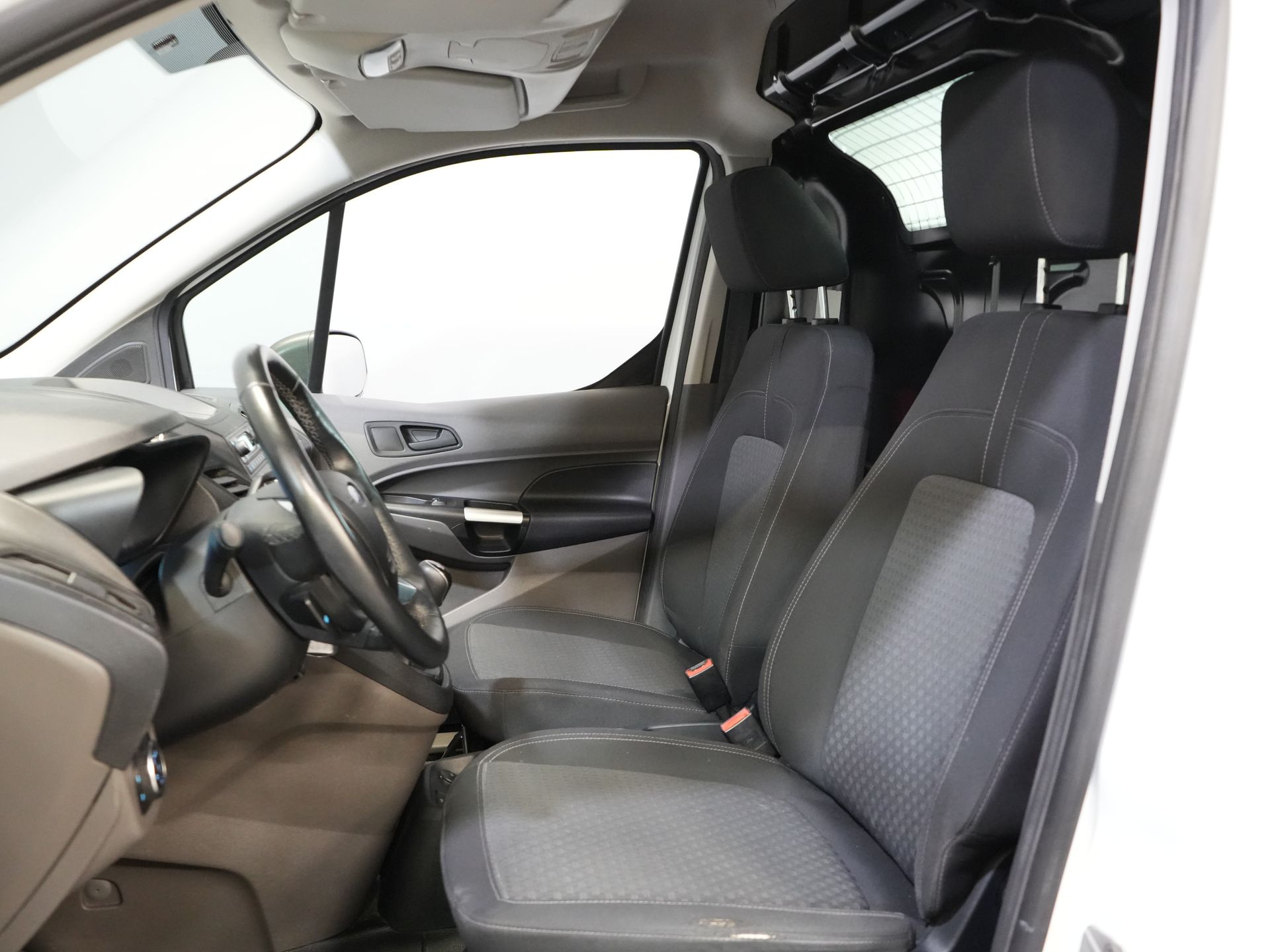 Ford Transit Connect Van 1.0 Ecoboost 100 cv Trend BENZINA BPM FREE! Riscaldatore del cavalletto/ Riscaldamento dei sedili/ PDC/ Crociera/ Barra di traino/ Aria condizionata