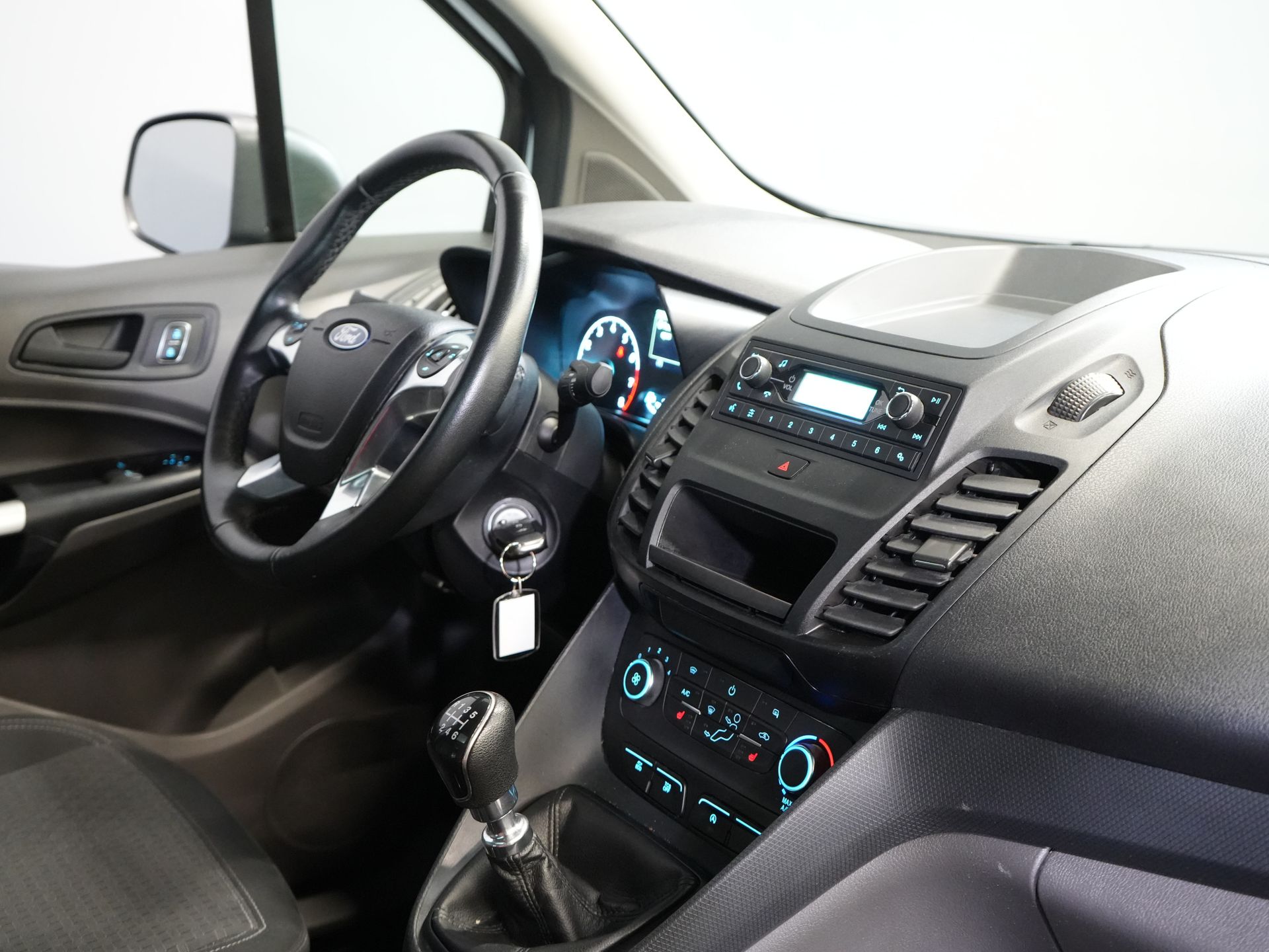 Ford Transit Connect Van 1.0 Ecoboost 100 cv Trend BENZINA BPM FREE! Riscaldatore del cavalletto/ Riscaldamento dei sedili/ PDC/ Crociera/ Barra di traino/ Aria condizionata