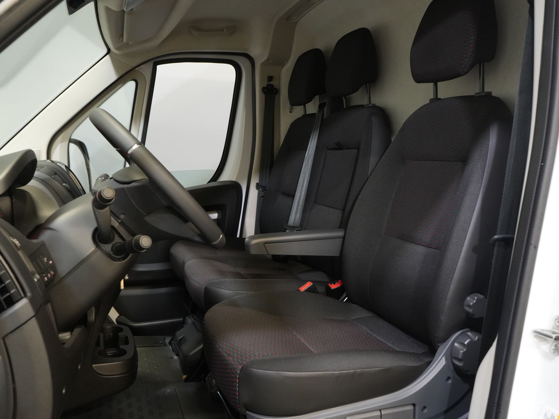 Fiat Ducato Bestelbus (Opel Movano) 2.2 140 pk L2H2 Betimmering/ Carplay/ 270Gr.Deuren/ Climate/ Camera/ Cruise/ Navi/ PDC/ Cruise