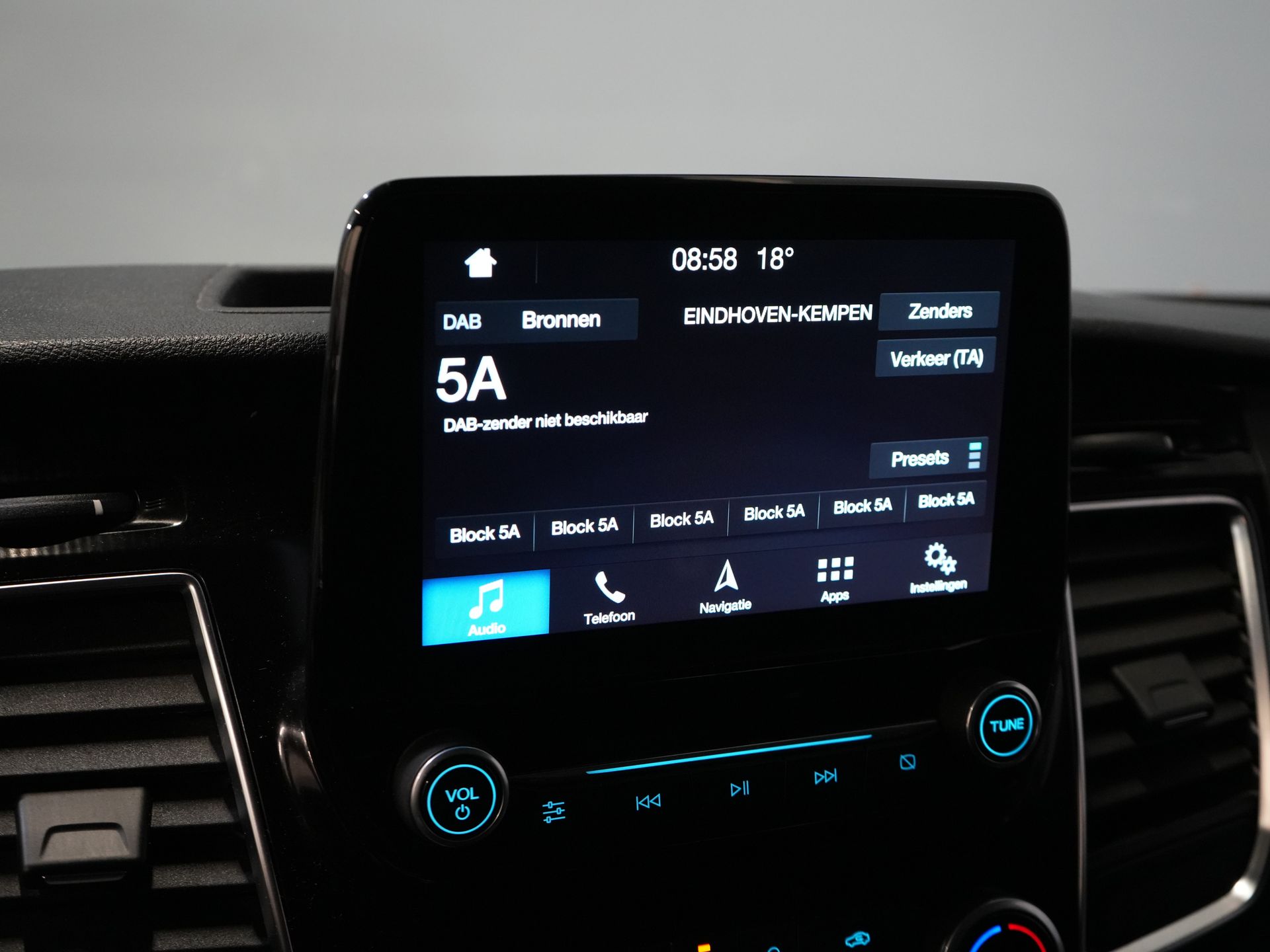 Ford Transit Custom Bestelbus Sport 2.0 TDCI Aut. 170 pk L2 DB-Riem VV/ Carplay/ Alarm III/ Stoelverw./ Navi/ Airco/ Camera/ Cruise/ PDC/ Trekhaak