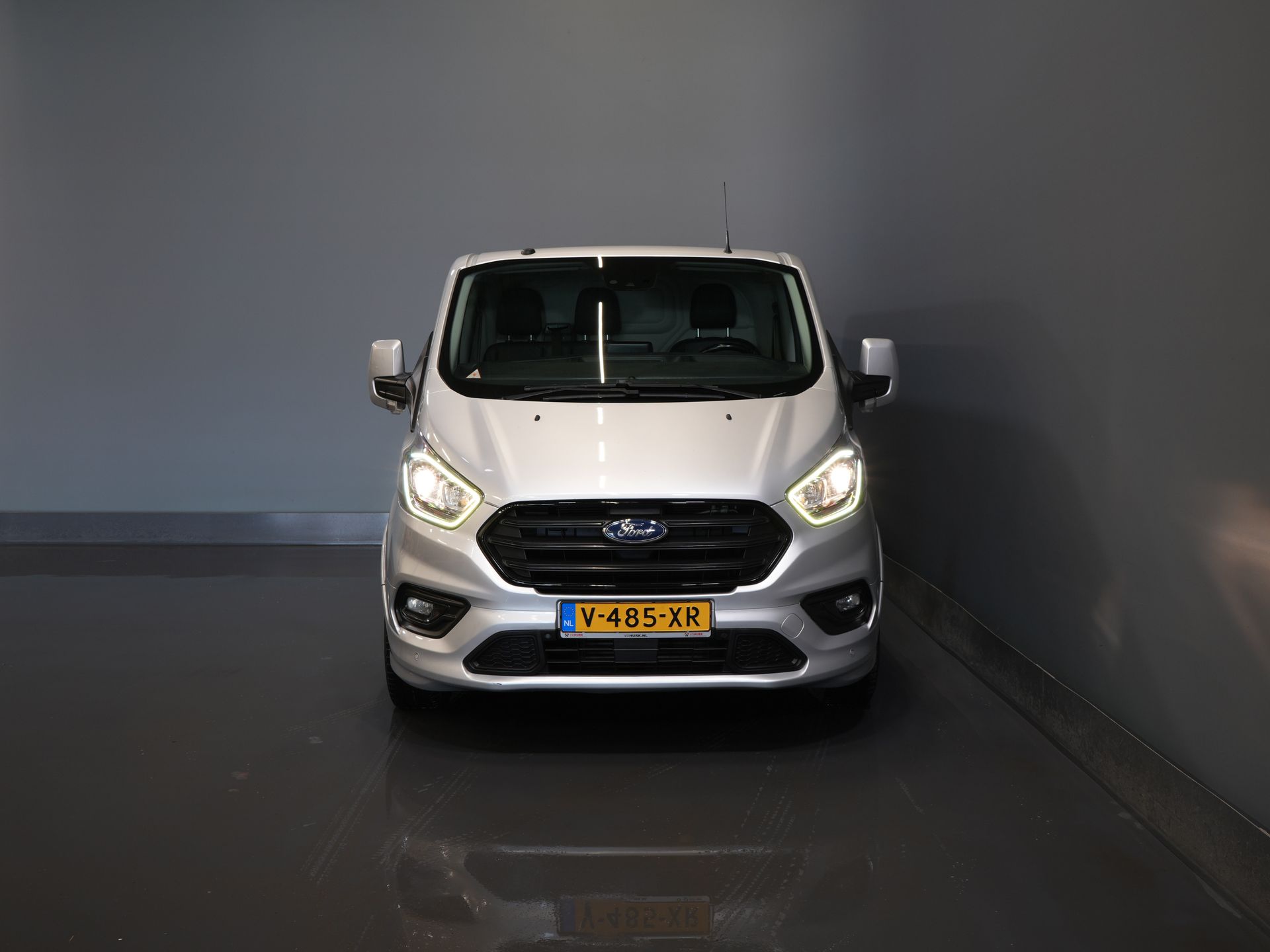 Ford Transit Custom Bestelbus Sport 2.0 TDCI Aut. 170 pk L2 DB-Riem VV/ Carplay/ Alarm III/ Stoelverw./ Navi/ Airco/ Camera/ Cruise/ PDC/ Trekhaak
