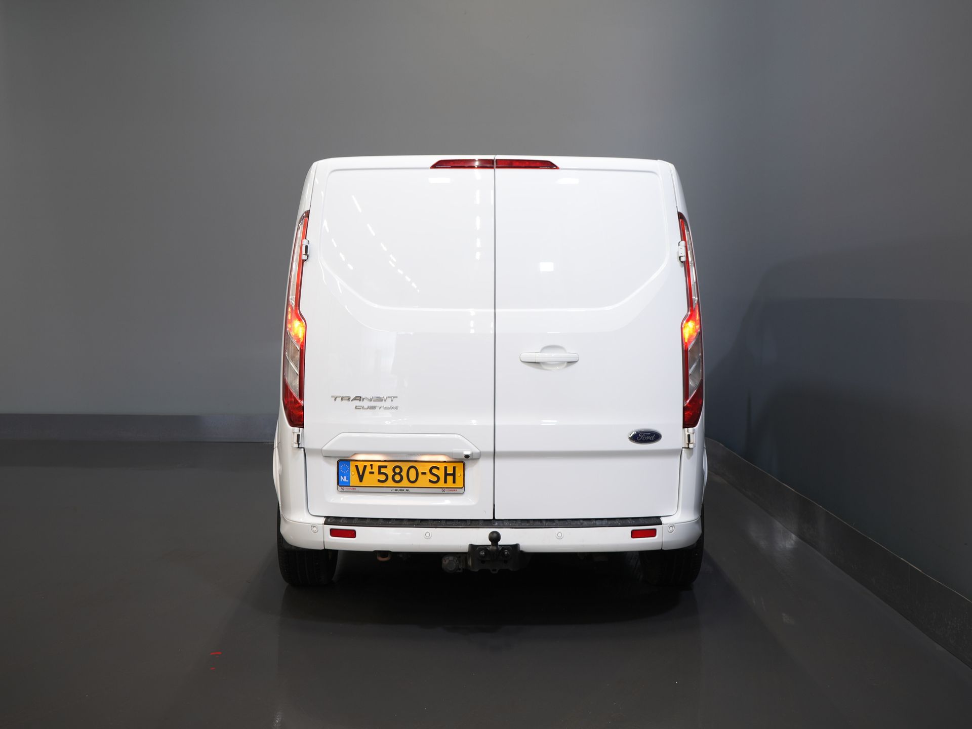 Ford Transit Custom Van 2.0 TDCI 170 к.с. Aut. L2 Sport BPM БЕЗКОШТОВНО! Бі-ксенон / Шкіра / Ремінь безпеки VV / Елек.сидіння / Seatverw./ Carplay / Камера / PDC / LMV / Cruis