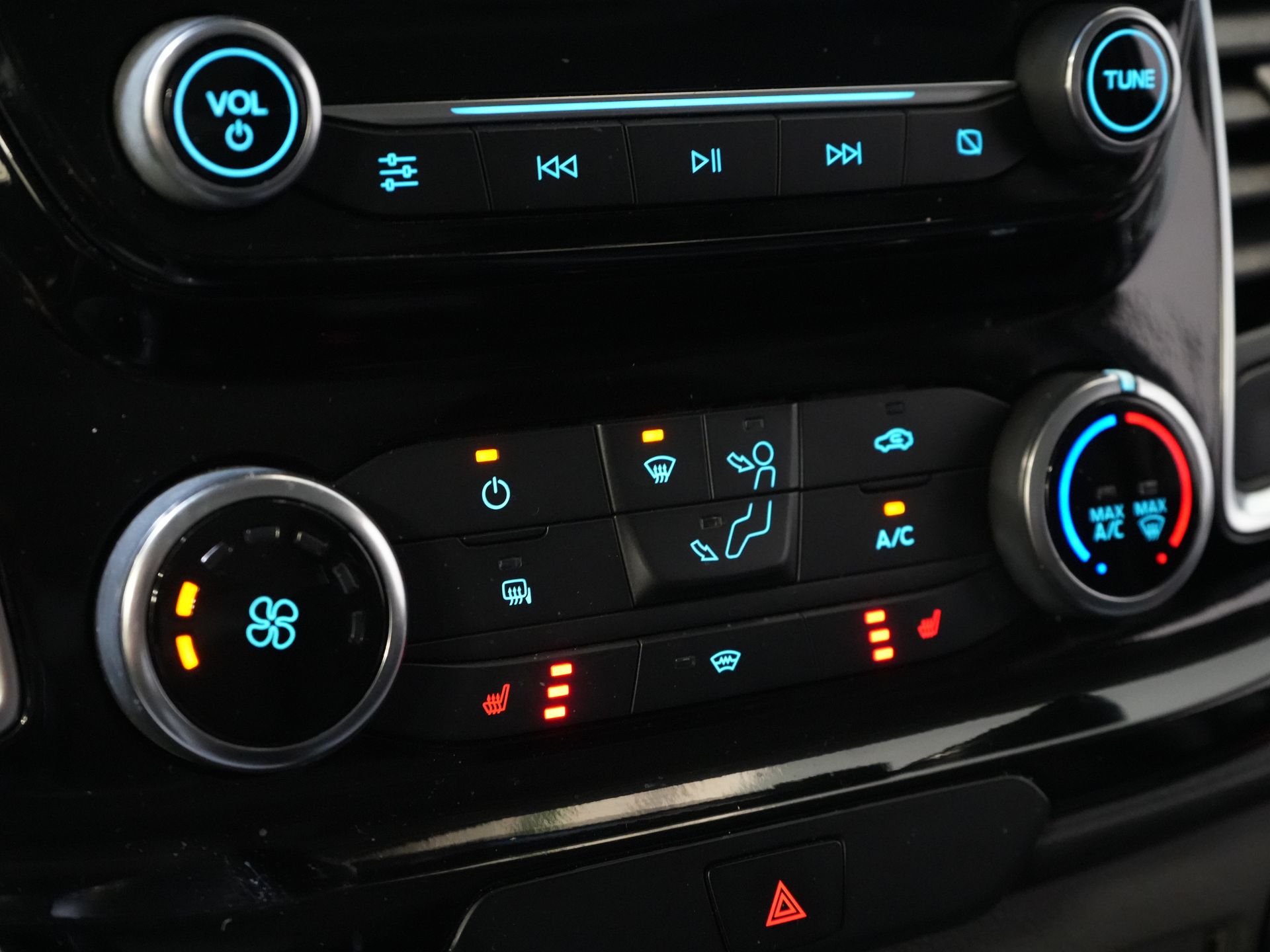 Ford Transit Custom Van 2.0 TDCI 170 к.с. Aut. L2 Sport BPM БЕЗКОШТОВНО! Бі-ксенон / Шкіра / Ремінь безпеки VV / Елек.сидіння / Seatverw./ Carplay / Камера / PDC / LMV / Cruis