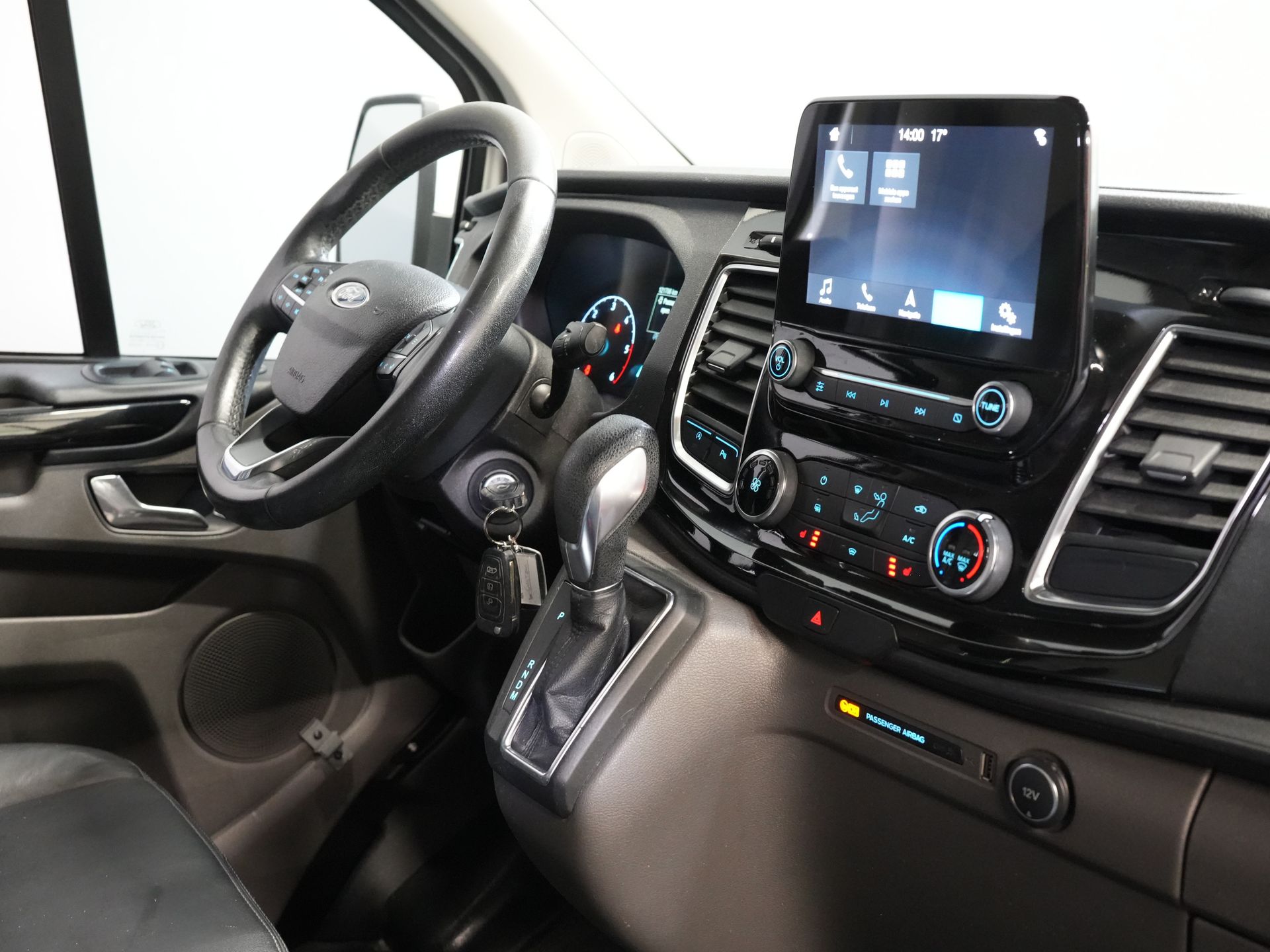 Ford Transit Custom Van 2.0 TDCI 170 к.с. Aut. L2 Sport BPM БЕЗКОШТОВНО! Бі-ксенон / Шкіра / Ремінь безпеки VV / Елек.сидіння / Seatverw./ Carplay / Камера / PDC / LMV / Cruis