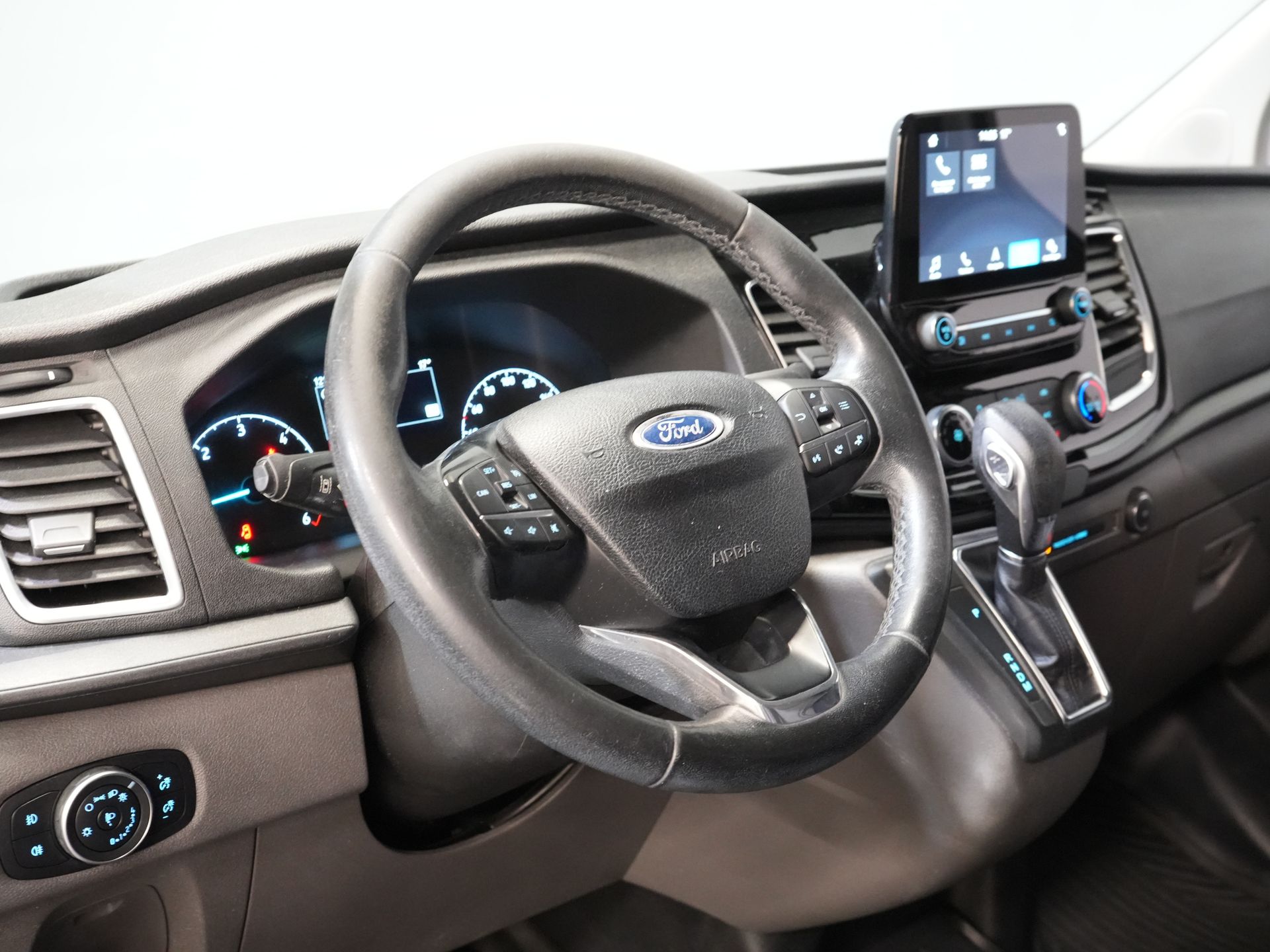 Ford Transit Custom Van 2.0 TDCI 170 к.с. Aut. L2 Sport BPM БЕЗКОШТОВНО! Бі-ксенон / Шкіра / Ремінь безпеки VV / Елек.сидіння / Seatverw./ Carplay / Камера / PDC / LMV / Cruis