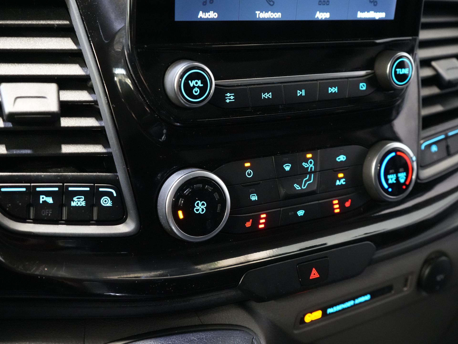 Ford Transit Bestelbus 350 2.0 TDCI L3H2 165 pk Trail Adapt.Cruise/ CarPlay/ Camera/ PDC/ Stoelverw./ Airco