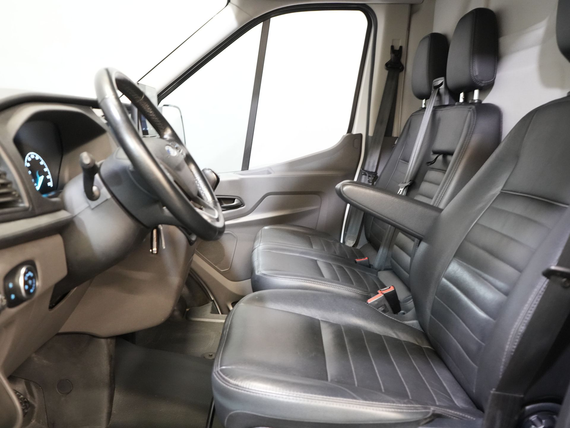 Ford Transit Bestelbus 350 2.0 TDCI L3H2 165 pk Trail Adapt.Cruise/ CarPlay/ Camera/ PDC/ Stoelverw./ Airco