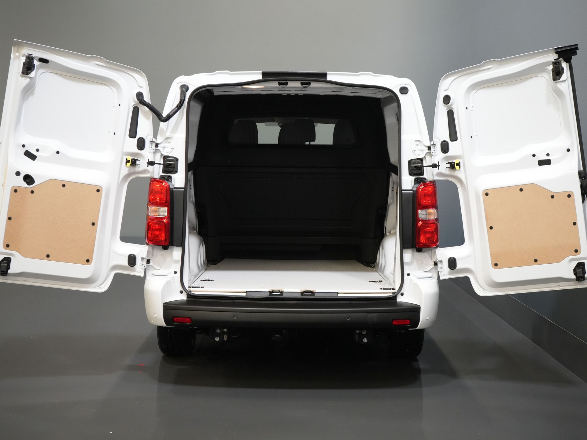 Citroën Jumpy Furgón 2.0 HDI 180 CV Aut DC Doble Cabina ¡BPM GRATIS! 2x Puerta corredera/ Virtual Cockpit/ Navi/ Carplay/ Camera/ PDC/ Cruise/ Towbar/ Air