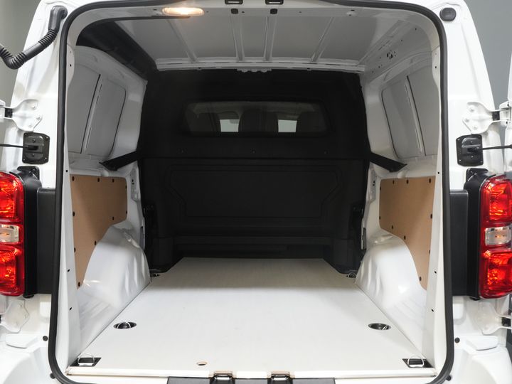 Citroën Jumpy Furgón 2.0 HDI 180 CV Aut DC Doble Cabina ¡BPM GRATIS! 2x Puerta corredera/ Virtual Cockpit/ Navi/ Carplay/ Camera/ PDC/ Cruise/ Towbar/ Air