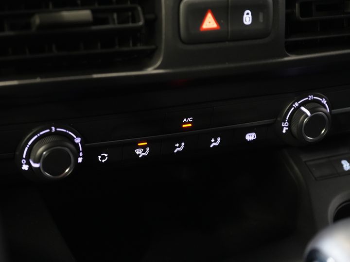 Peugeot Partner Van 1.2 PureTech 110 hp BPM FREE/ BENZINE/ PDC/ Cruise/ Airco