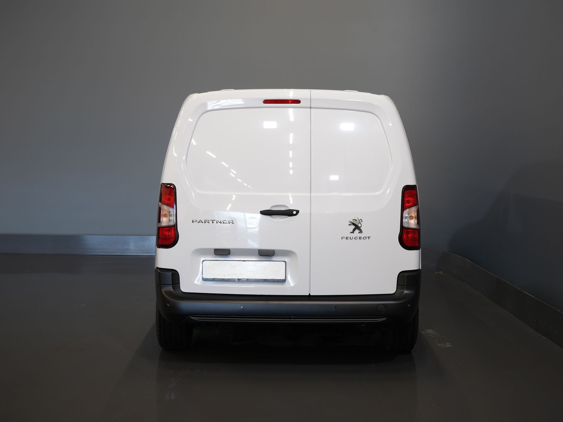 Peugeot Partner Van 1.2 PureTech 110 hp BPM FREE/ BENZINE/ PDC/ Cruise/ Airco