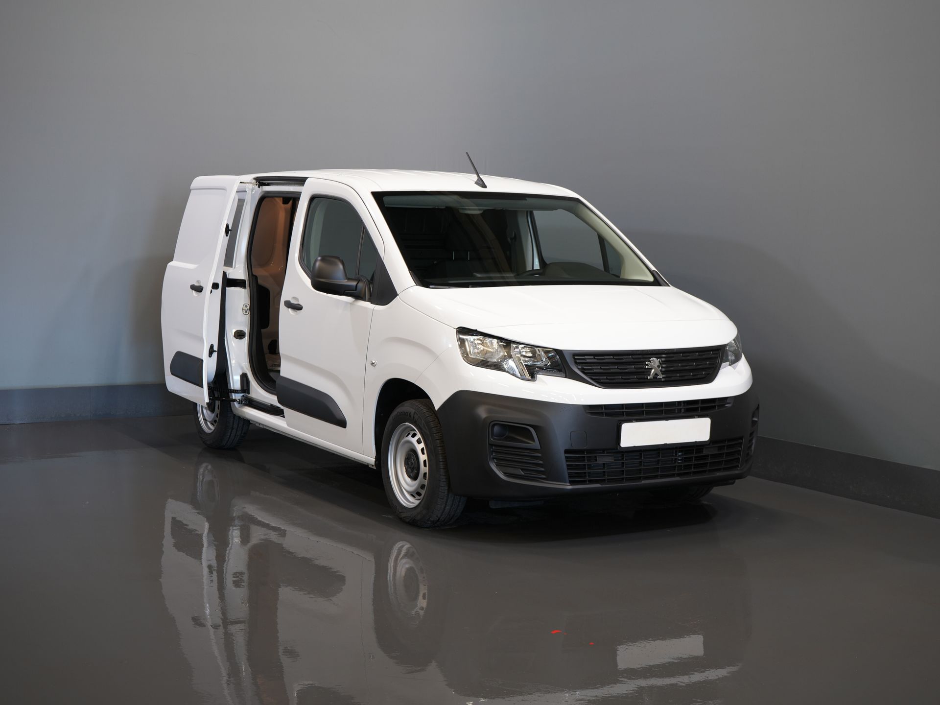 Peugeot Partner Van 1.2 PureTech 110 hp BPM FREE/ BENZINE/ PDC/ Cruise/ Airco
