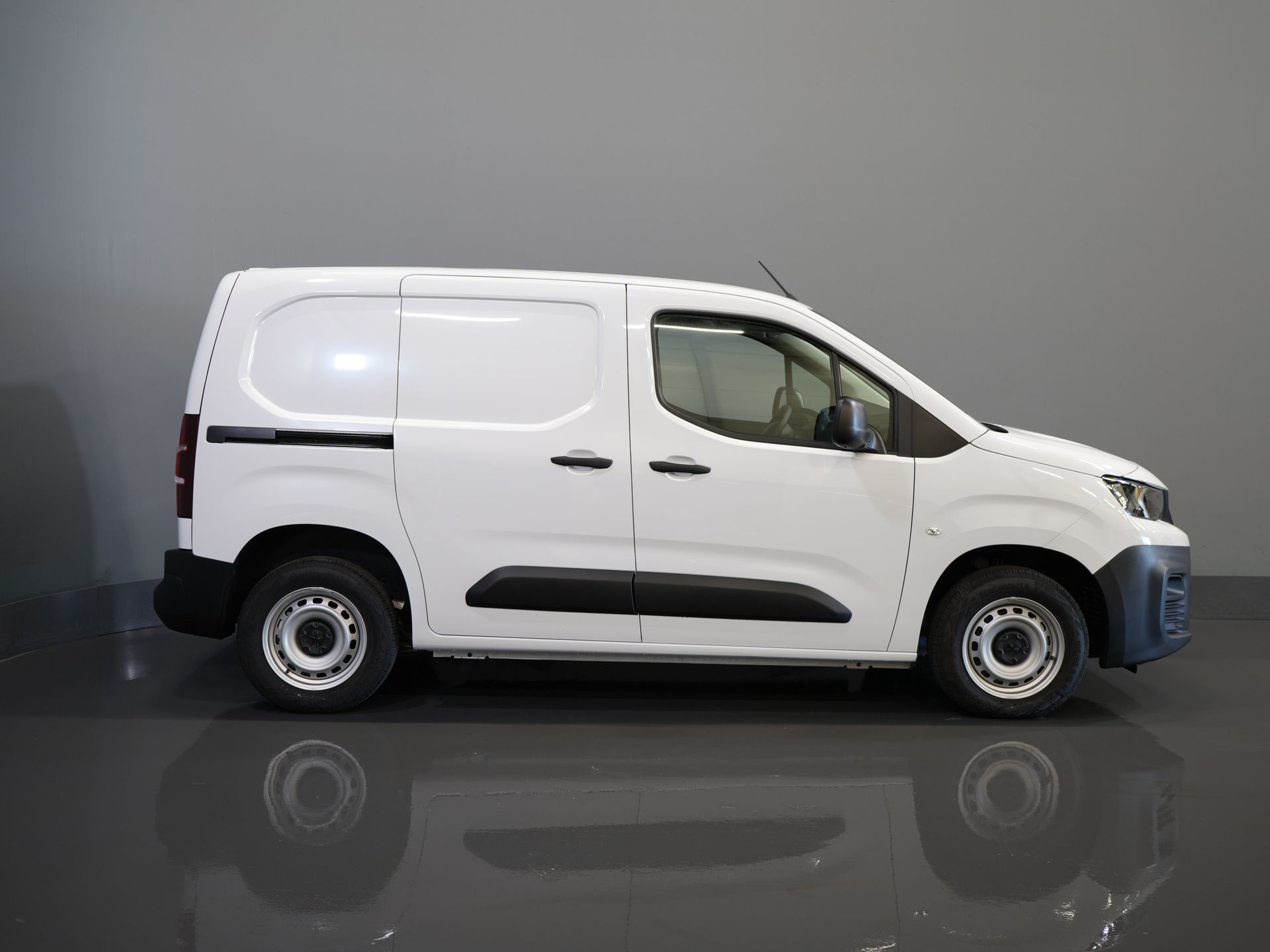 Peugeot Partner Van 1.2 PureTech 110 hp BPM FREE/ BENZINE/ PDC/ Cruise/ Airco