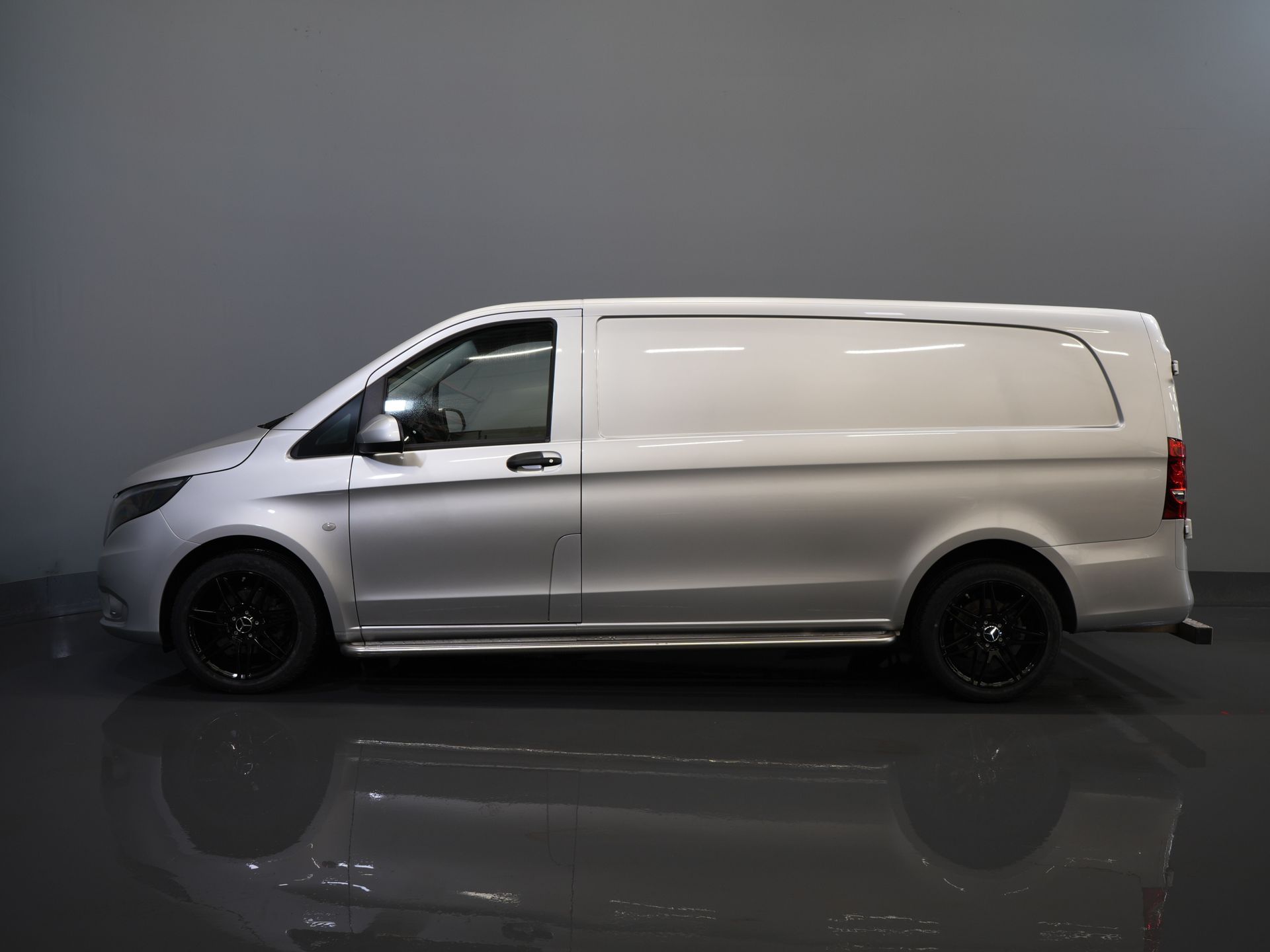 Mercedes-Benz Vito Bestelbus 114 CDI Aut. L3 BPM VRIJ! NL Auto/ Carplay/ Cruise/ DAB/ Camera/ LMV 18”/ Sidebars