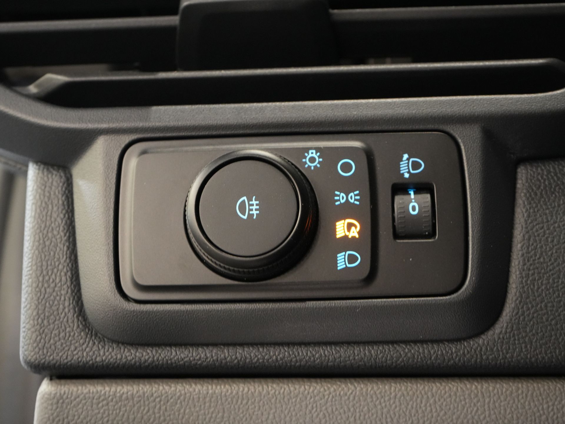 Ford E-Transit Custom Van 320 Trend 65 kWh 328 km WLTP LED/ Szybka ładowarka/ Ogrzewanie postojowe/ Ogrzewanie siedzeń/ Carplay/ Klimatyzacja/ Kamera/ PDC/ Tempomat