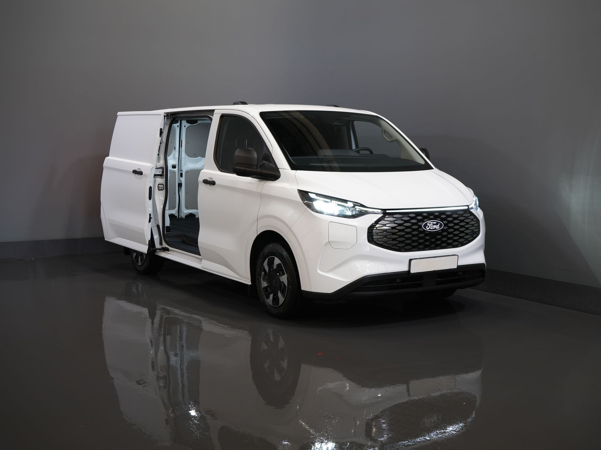 Ford E-Transit Custom Van 320 Trend 65 kWh 328 km WLTP LED/ Szybka ładowarka/ Ogrzewanie postojowe/ Ogrzewanie siedzeń/ Carplay/ Klimatyzacja/ Kamera/ PDC/ Tempomat