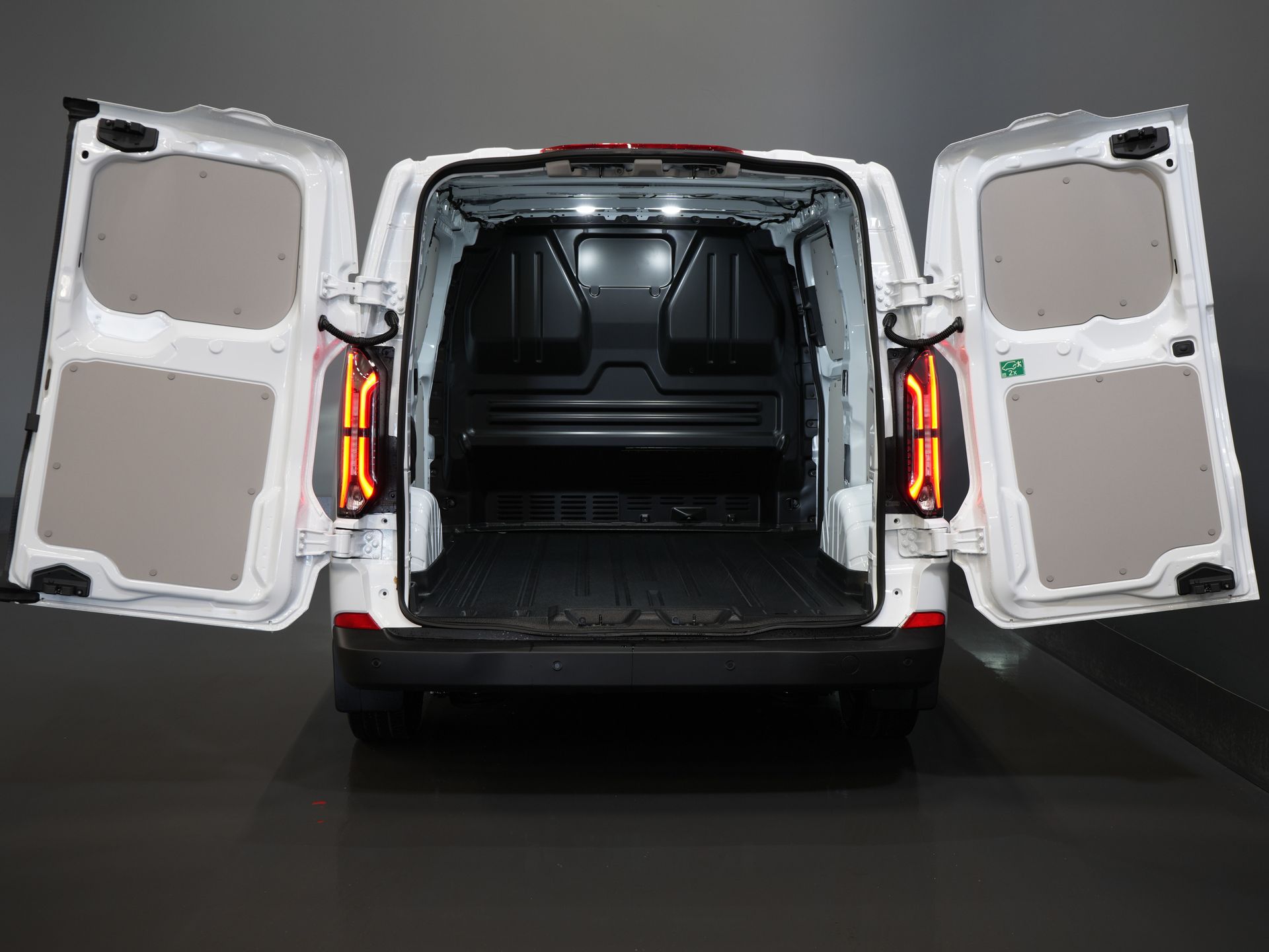 Ford E-Transit Custom Van 320 Trend 65 kWh 328 km WLTP LED/ Szybka ładowarka/ Ogrzewanie postojowe/ Ogrzewanie siedzeń/ Carplay/ Klimatyzacja/ Kamera/ PDC/ Tempomat