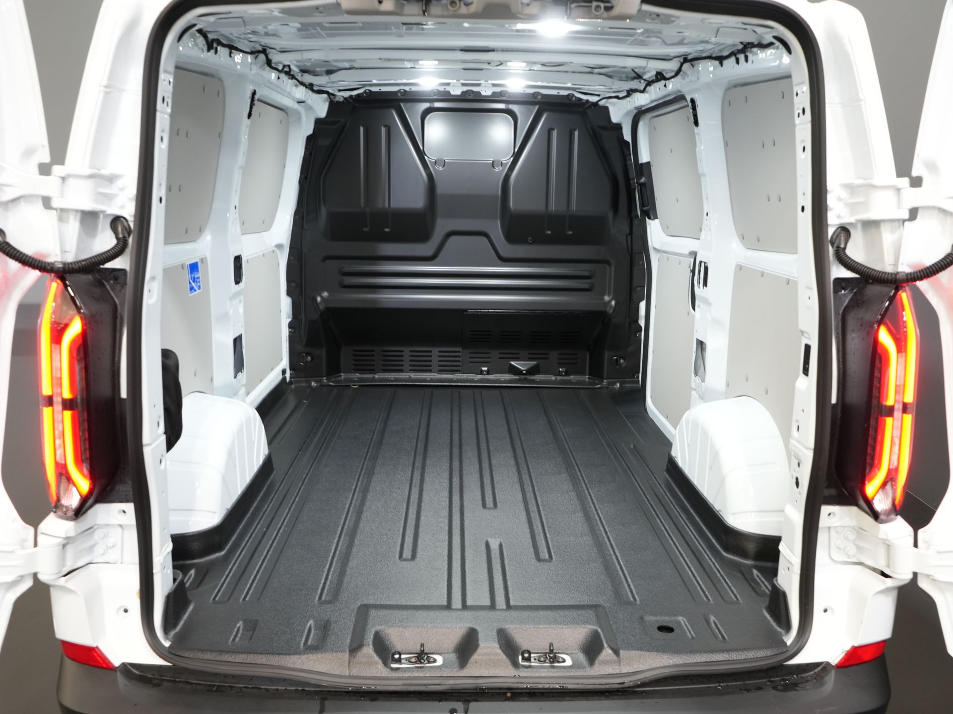 Ford E-Transit Custom Van 320 Trend 65 kWh 328 km WLTP LED/ Szybka ładowarka/ Ogrzewanie postojowe/ Ogrzewanie siedzeń/ Carplay/ Klimatyzacja/ Kamera/ PDC/ Tempomat
