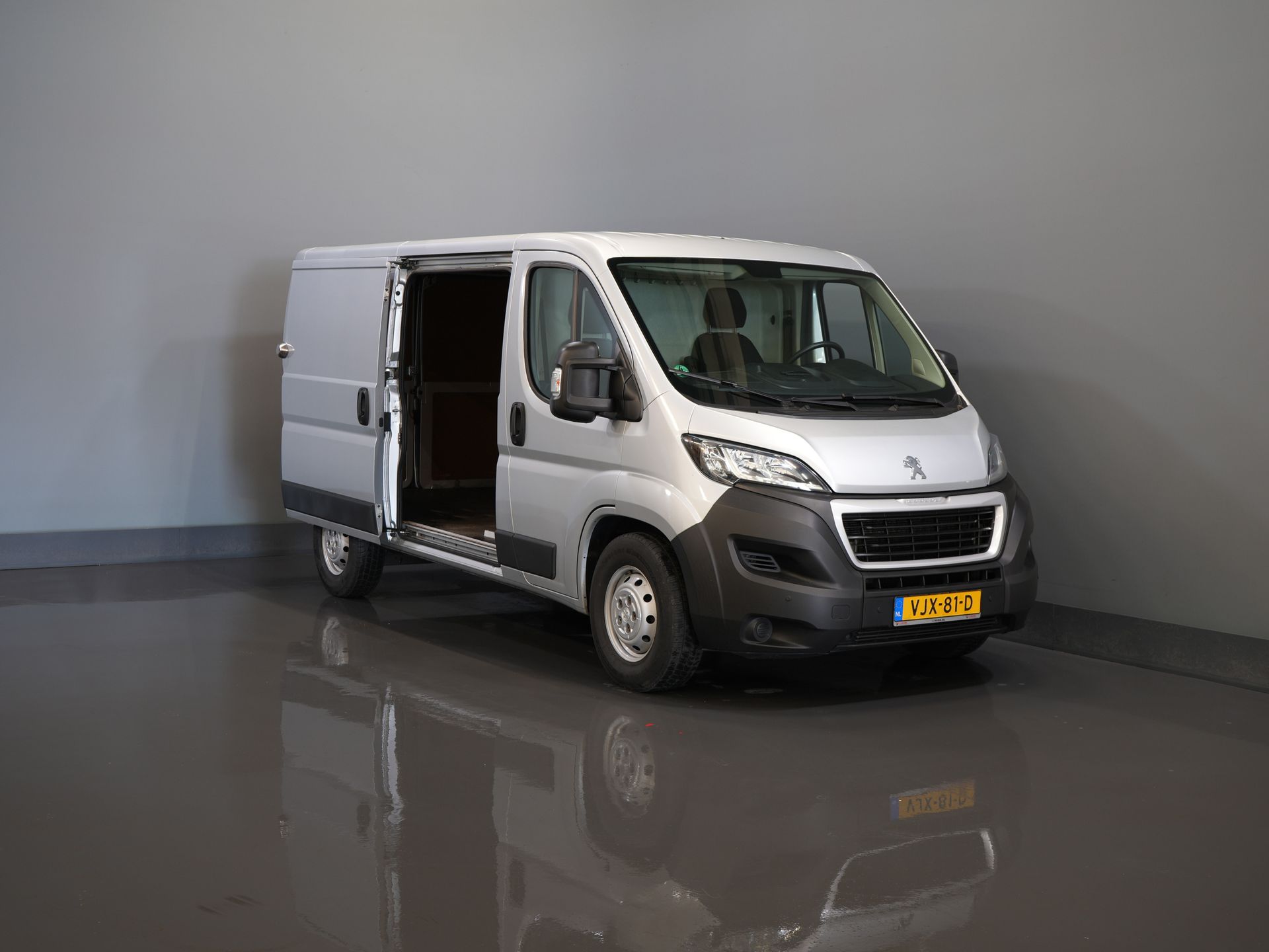Peugeot Boxer Vans 2.2 HDi 140 к.с. L2 ТІЛЬКИ ДЛЯ ЕКСПОРТУ 3.0т Причіп / Navi / Камера / PDC / Круїз / Airco