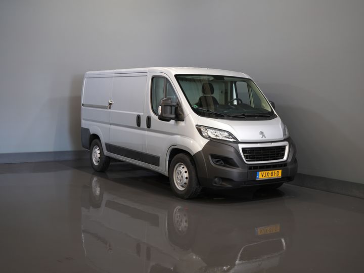 Peugeot Boxer Furgonetas 2.2 HDi 140 CV L2 EXPORT ONLY 3.0t Vehículo de remolque / Navi/ Cámara/ PDC/ Cruise/ Airco