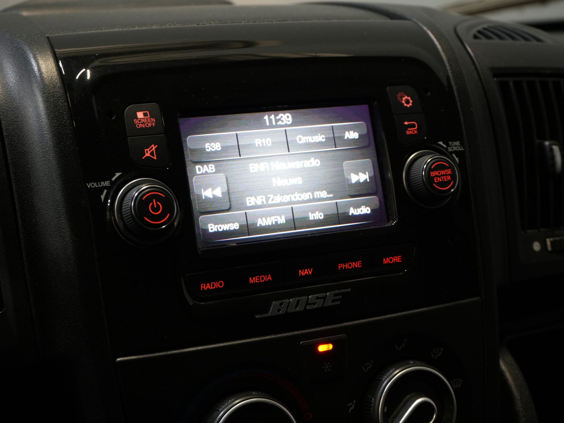 Peugeot Boxer Vans 2.2 HDi 140 к.с. L2 ТІЛЬКИ ДЛЯ ЕКСПОРТУ 3.0т Причіп / Navi / Камера / PDC / Круїз / Airco