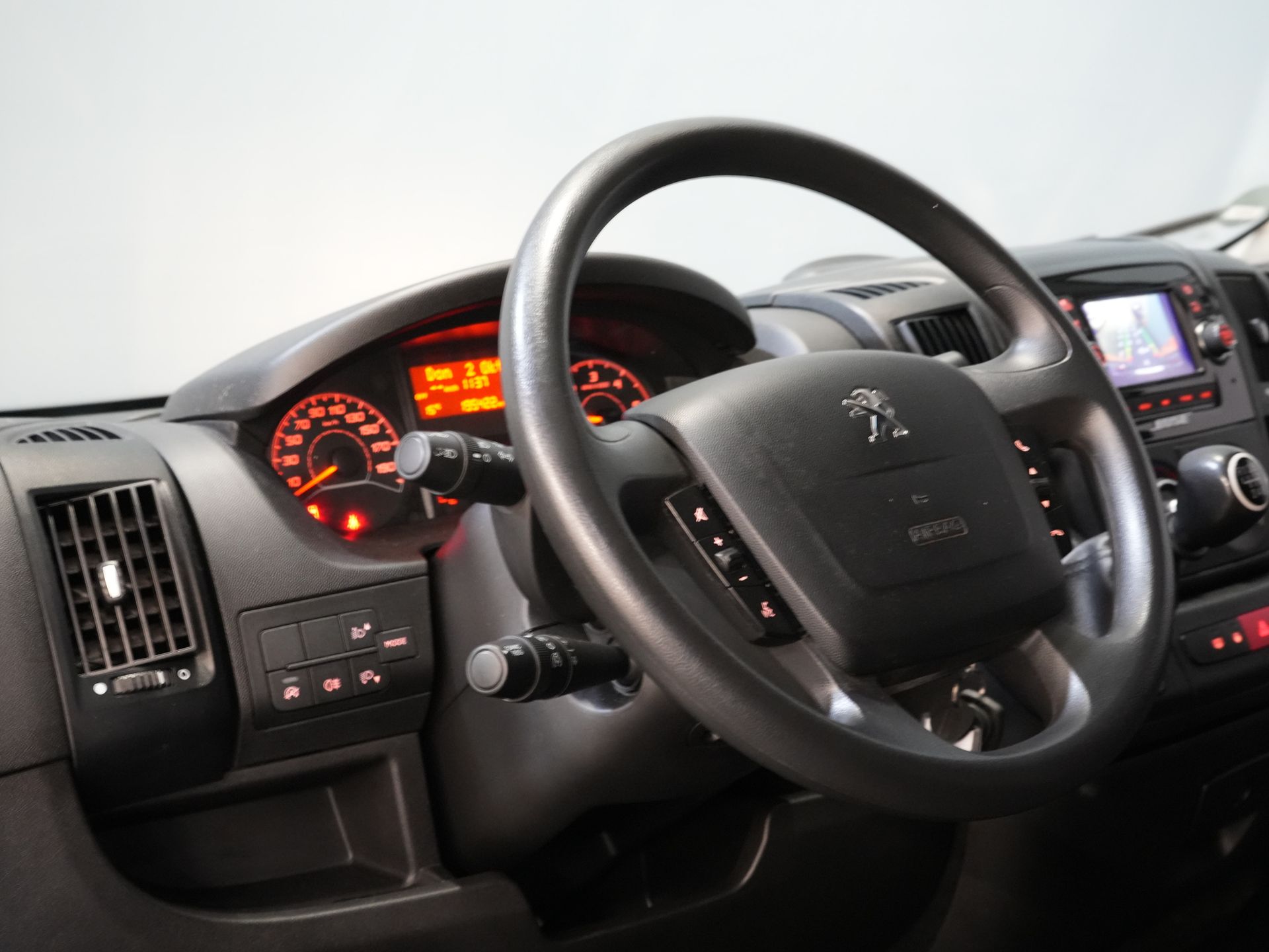 Peugeot Boxer Vans 2.2 HDi 140 к.с. L2 ТІЛЬКИ ДЛЯ ЕКСПОРТУ 3.0т Причіп / Navi / Камера / PDC / Круїз / Airco