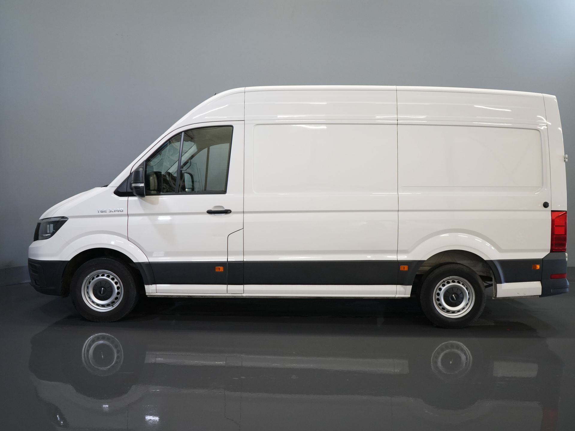 MAN TGE Furgón 3.140 140cv 2.0 TDI DSG Aut. L3H3 EXPORT ONLY 270Gr.Doors/ Gev.Seats/ Navi/ Carplay/ Camera/ Cruise/ Towbar/ Airco