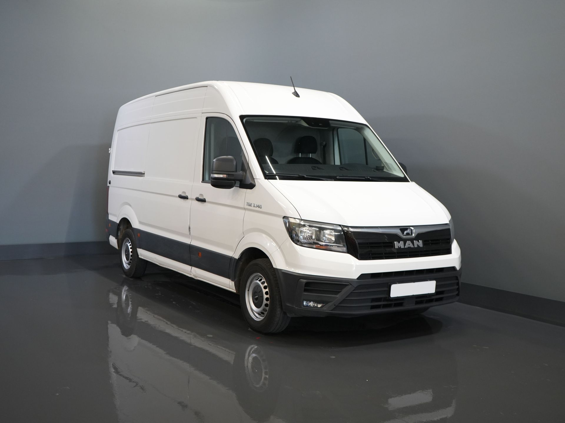 MAN TGE Furgón 3.140 140cv 2.0 TDI DSG Aut. L3H3 EXPORT ONLY 270Gr.Doors/ Gev.Seats/ Navi/ Carplay/ Camera/ Cruise/ Towbar/ Airco
