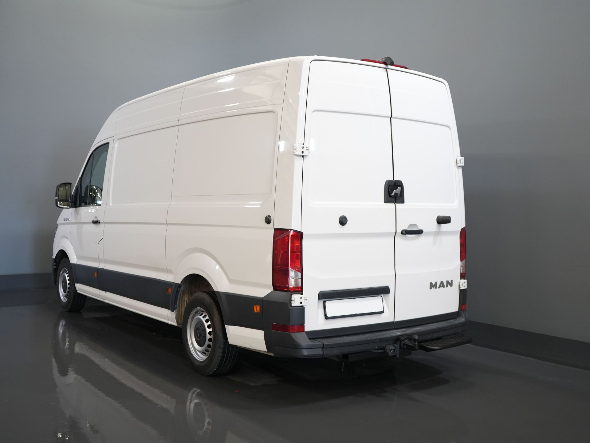 MAN TGE Furgón 3.140 140cv 2.0 TDI DSG Aut. L3H3 EXPORT ONLY 270Gr.Doors/ Gev.Seats/ Navi/ Carplay/ Camera/ Cruise/ Towbar/ Airco