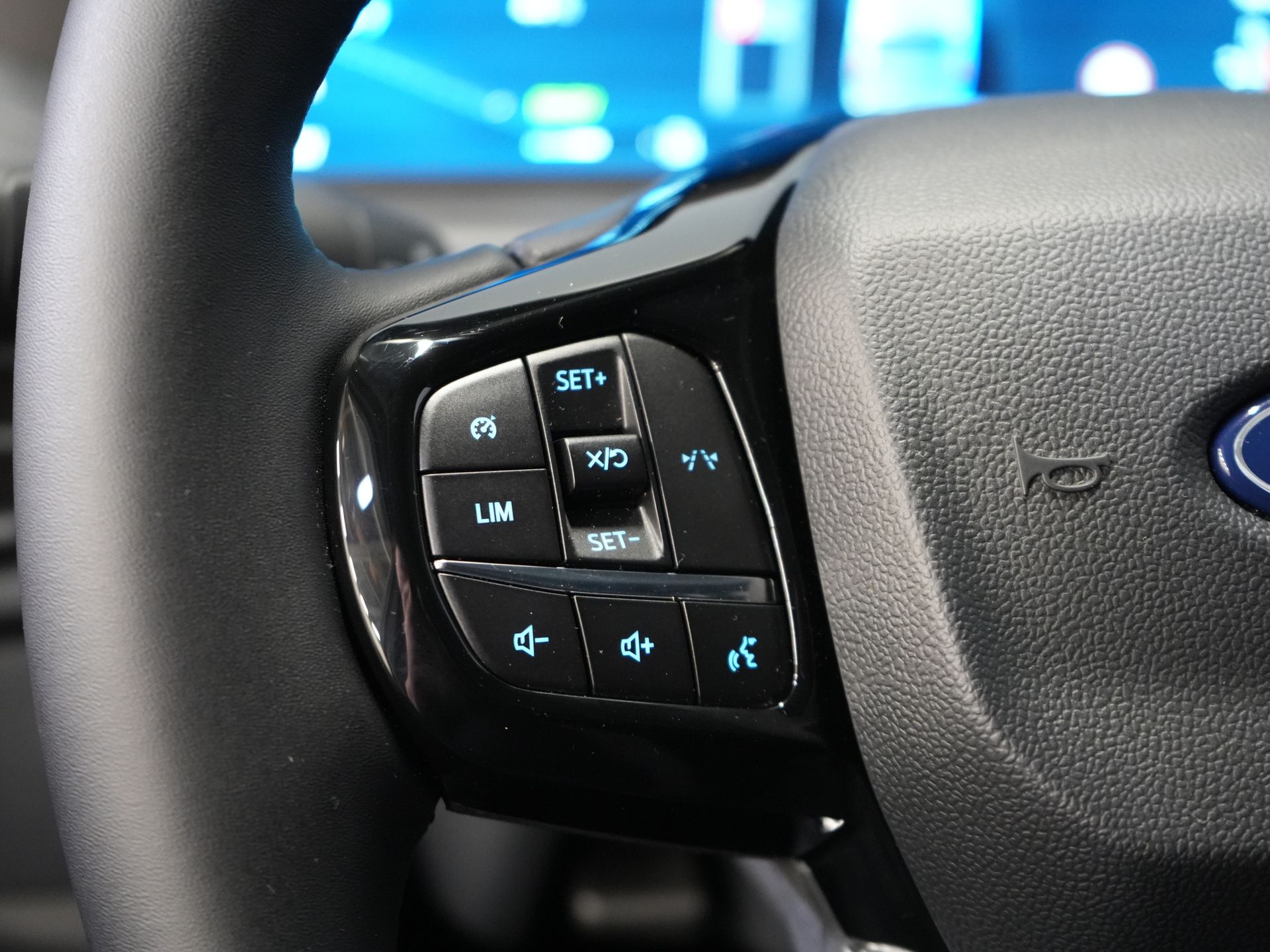 Ford E-Transit Custom Bestelbus 320 Trend 65 kWh 330 km WLTP LED/ Snellader/ 2.3t Trekverm./ Stuurverw./ Stoelverw./ Carplay/ Climate/ Camera/ PDC/ Cruise