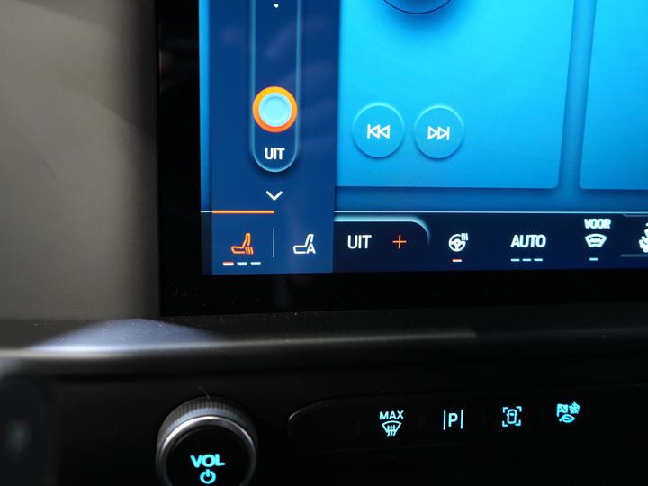 Ford E-Transit Custom Bestelbus 320 Trend 65 kWh 330 km WLTP LED/ Snellader/ 2.3t Trekverm./ Stuurverw./ Stoelverw./ Carplay/ Climate/ Camera/ PDC/ Cruise