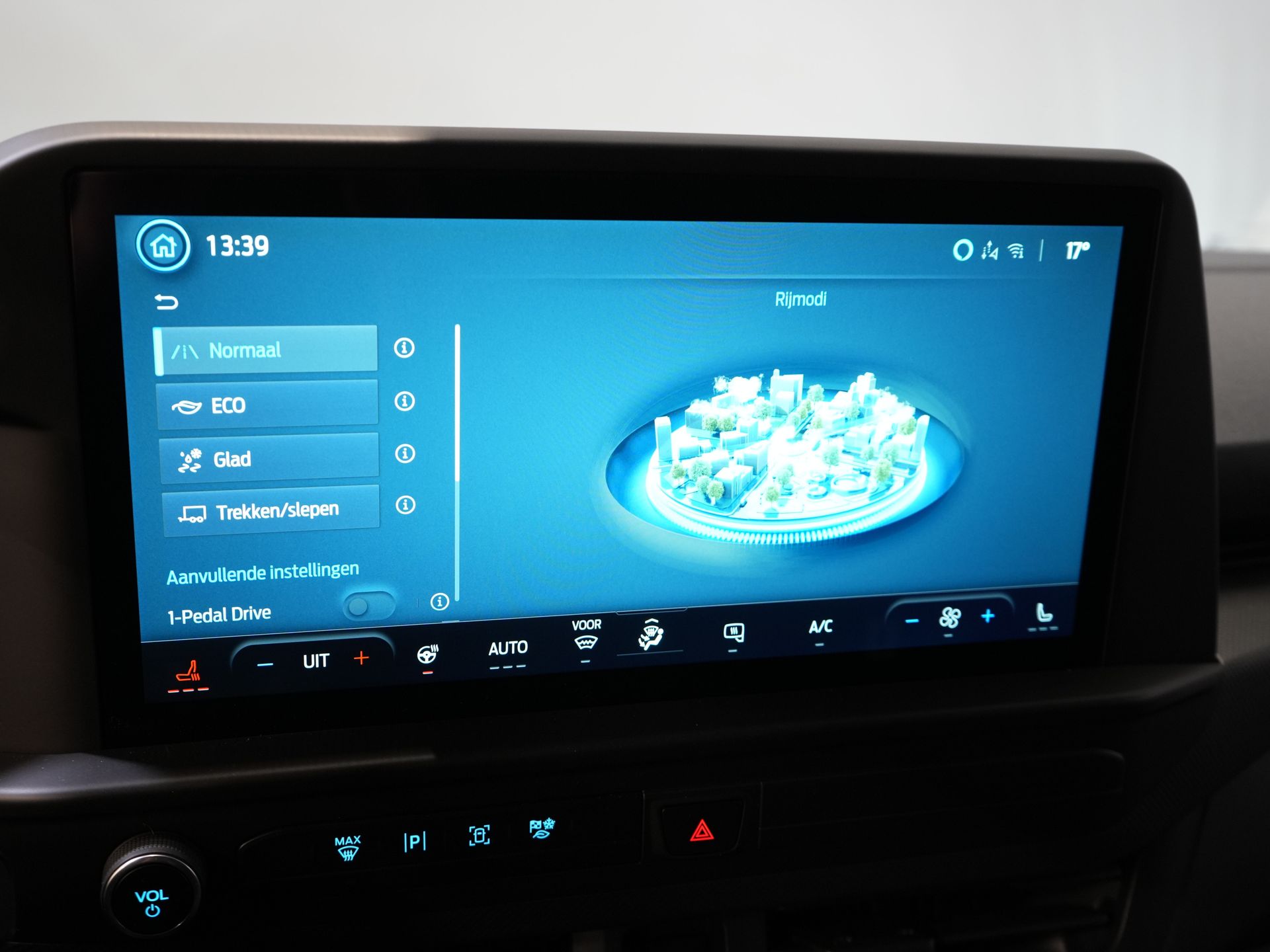 Ford E-Transit Custom Bestelbus 320 Trend 65 kWh 330 km WLTP LED/ Snellader/ 2.3t Trekverm./ Stuurverw./ Stoelverw./ Carplay/ Climate/ Camera/ PDC/ Cruise