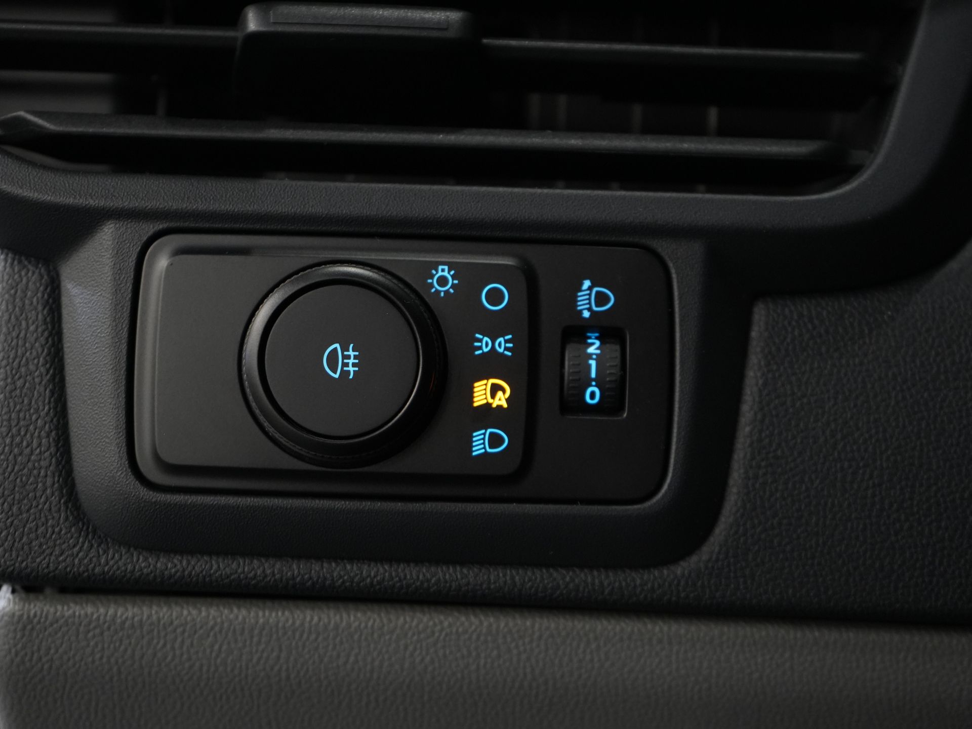 Ford E-Transit Custom Bestelbus 320 Trend 65 kWh 330 km WLTP LED/ Snellader/ 2.3t Trekverm./ Stuurverw./ Stoelverw./ Carplay/ Climate/ Camera/ PDC/ Cruise