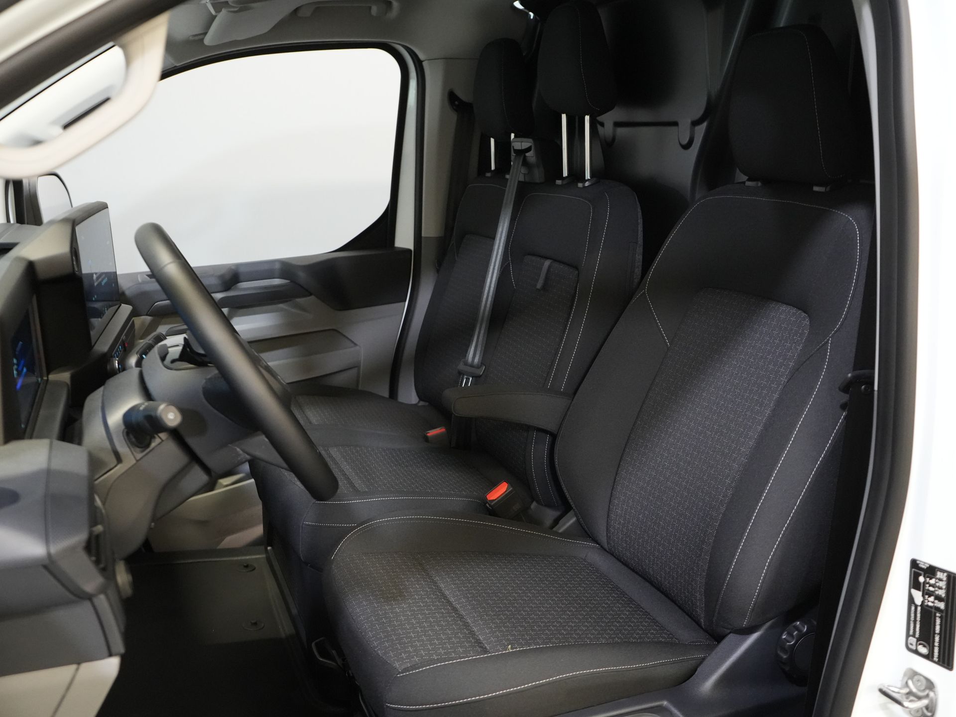 Ford E-Transit Custom Bestelbus 320 Trend 65 kWh 330 km WLTP LED/ Snellader/ 2.3t Trekverm./ Stuurverw./ Stoelverw./ Carplay/ Climate/ Camera/ PDC/ Cruise