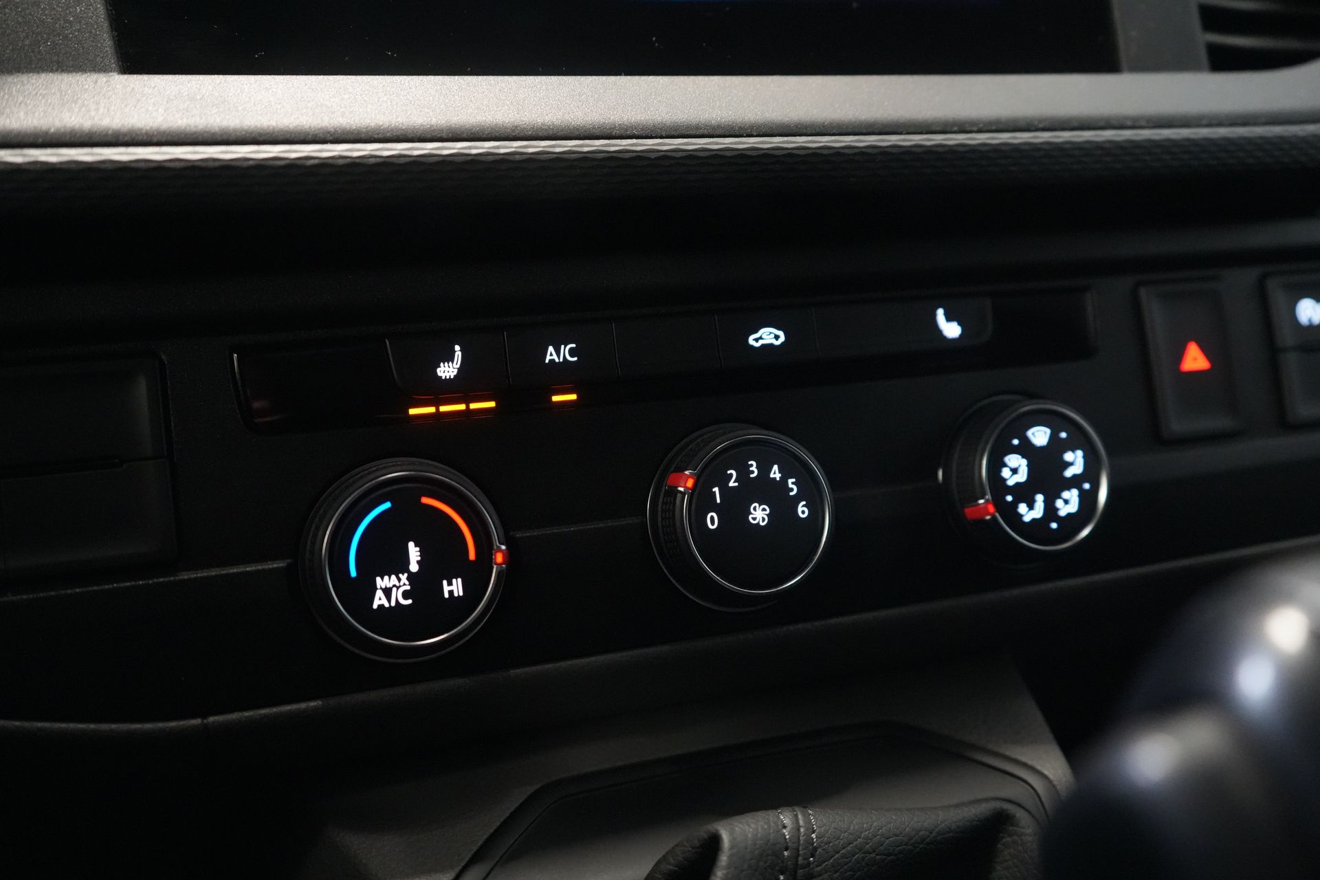 Volkswagen Transporter Van Volkswagen Transporter T6.1 2.0 TDI 150 PS DSG Aut. L2 2x Schiebetür/ LED/ Sitzverw./ Standheizung/ Carplay/ 2,5t Anhängelast M.