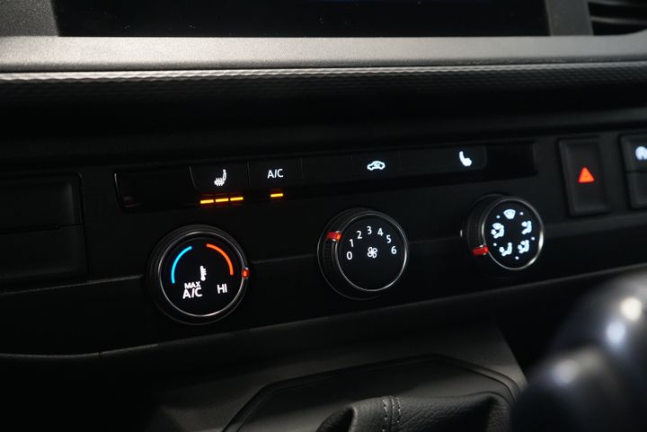 Volkswagen Transporter Van Volkswagen Transporter T6.1 2.0 TDI 150 PS DSG Aut. L2 2x Schiebetür/ LED/ Sitzverw./ Standheizung/ Carplay/ 2,5t Anhängelast M.