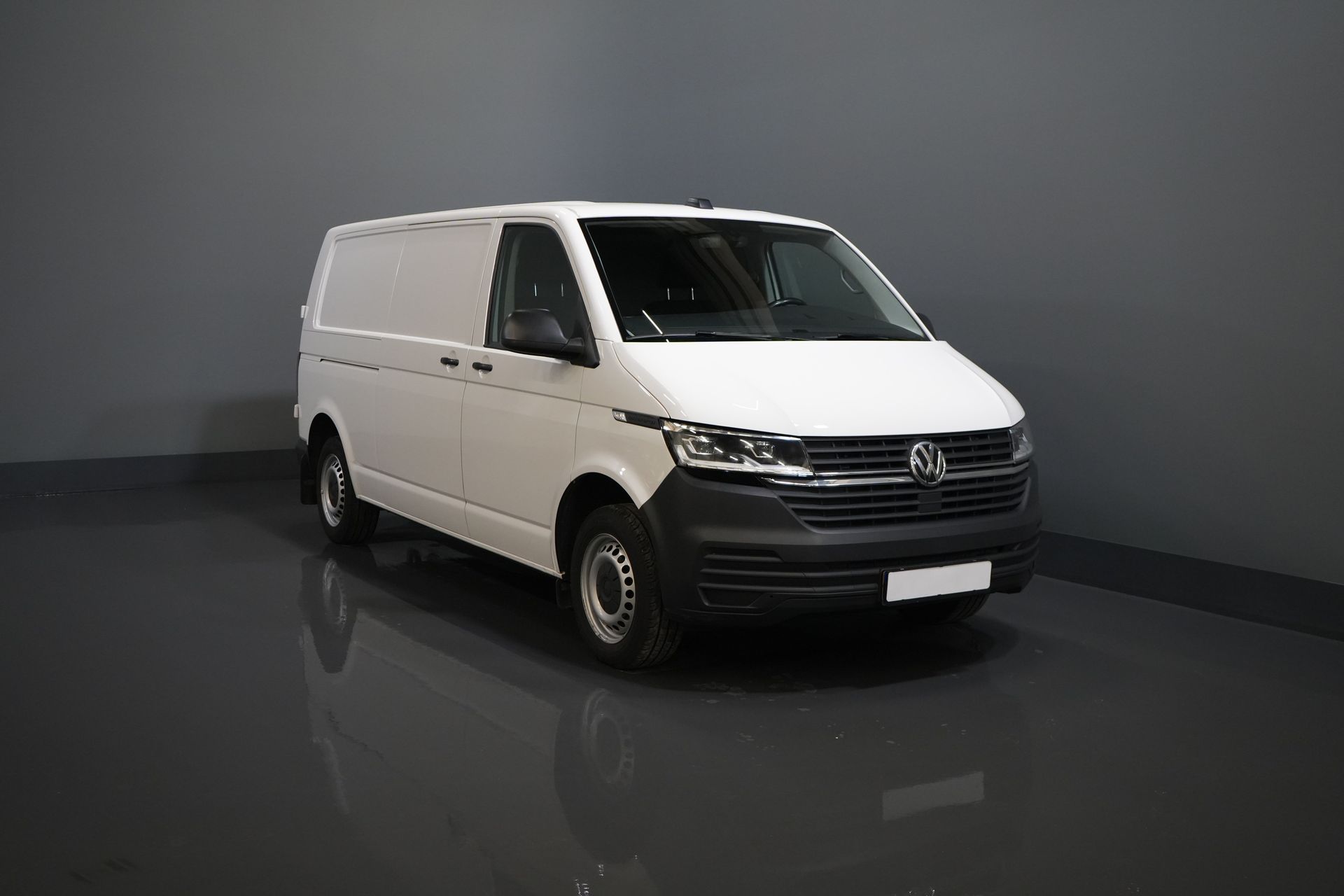 Volkswagen Transporter Van Volkswagen Transporter T6.1 2.0 TDI 150 PS DSG Aut. L2 2x Schiebetür/ LED/ Sitzverw./ Standheizung/ Carplay/ 2,5t Anhängelast M.