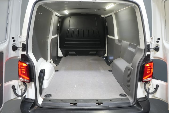 Volkswagen Transporter Van Volkswagen Transporter T6.1 2.0 TDI 150 PS DSG Aut. L2 2x Schiebetür/ LED/ Sitzverw./ Standheizung/ Carplay/ 2,5t Anhängelast M.