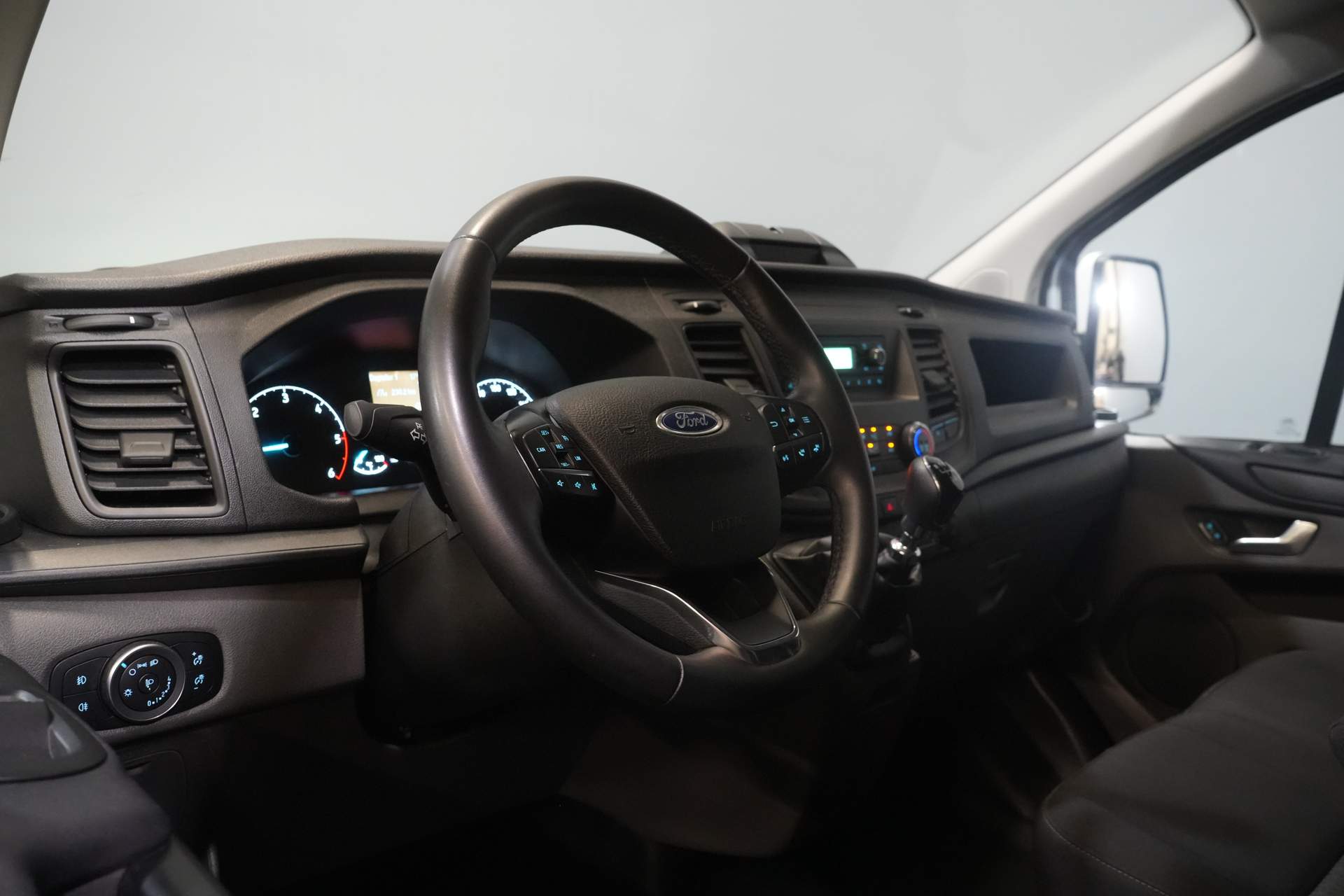 Ford Transit Custom Van 2.0 TDCI 130 к.с. L2 Trend BPM БЕЗКОШТОВНО! Дротове лобове скло Ready2Go / PDC / круїз / кондиціонер