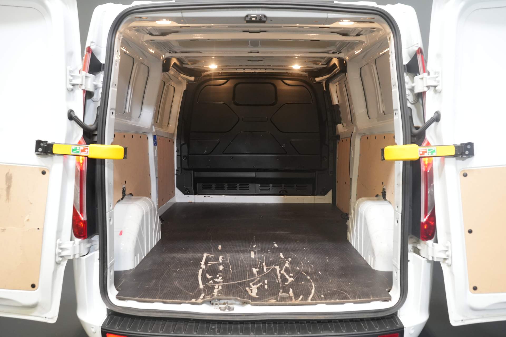 Ford Transit Custom Van 2.0 TDCI 130 к.с. L2 Trend BPM БЕЗКОШТОВНО! Дротове лобове скло Ready2Go / PDC / круїз / кондиціонер