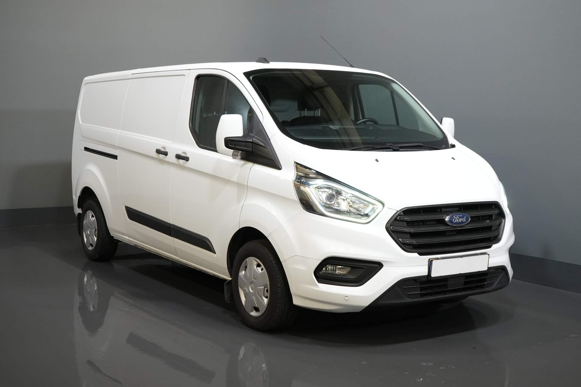 Ford Transit Custom Van 2.0 TDCI 130 к.с. L2 Trend BPM БЕЗКОШТОВНО! Дротове лобове скло Ready2Go / PDC / круїз / кондиціонер