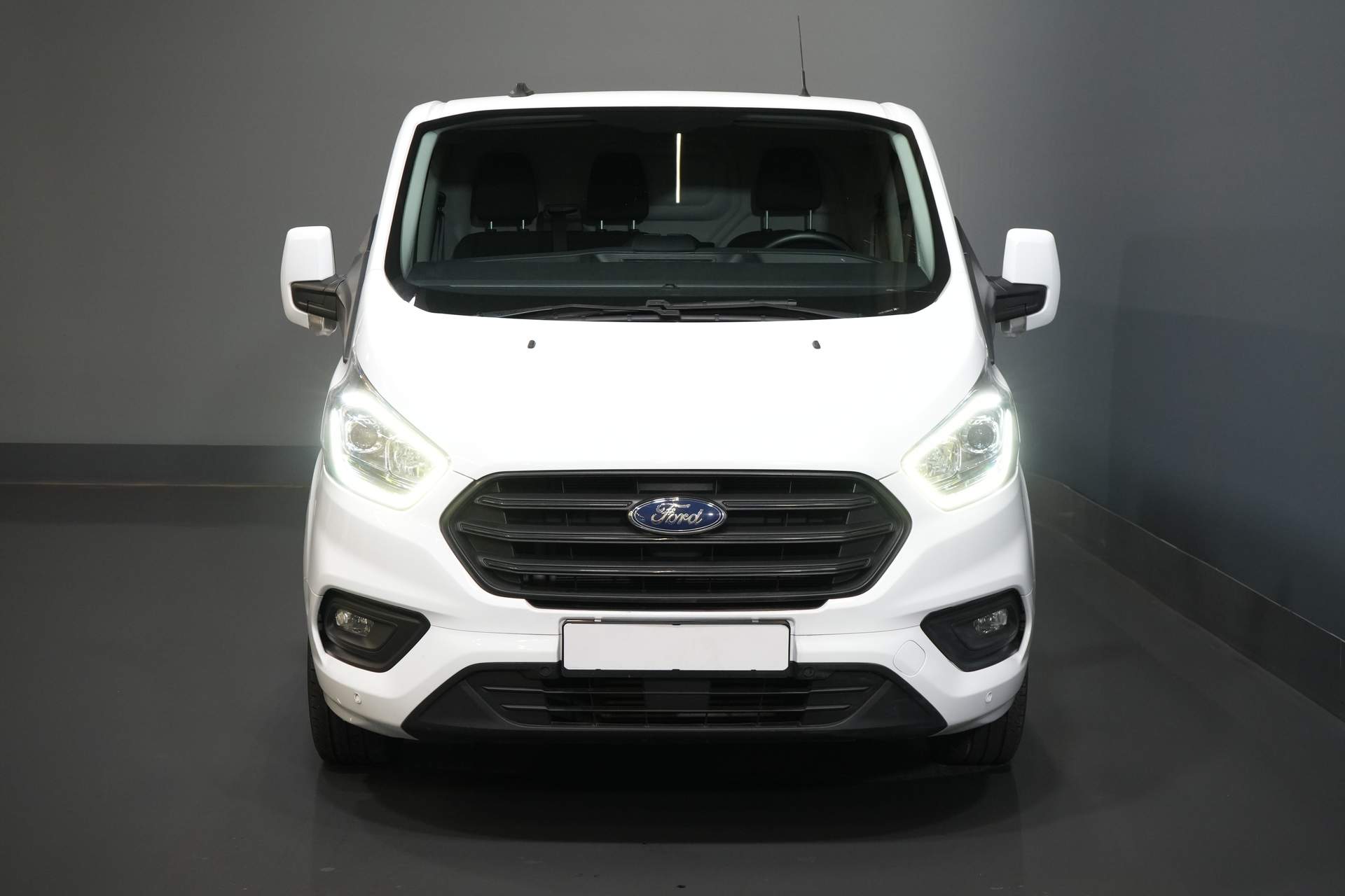 Ford Transit Custom Van 2.0 TDCI 130 к.с. L2 Trend BPM БЕЗКОШТОВНО! Дротове лобове скло Ready2Go / PDC / круїз / кондиціонер
